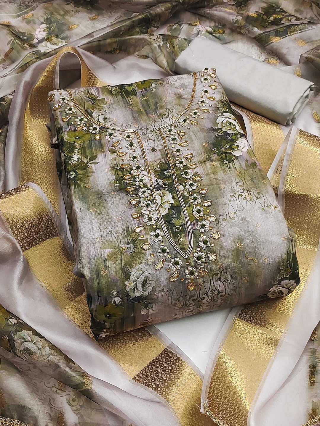 SAINOOR Floral Printed Beads & Stones Banarasi Cotton Silk Unstitched Dress Material, Green
SAINOOR Floral Printed Beads & Stones Banarasi Cotton Silk Unstitched Dress Material, Green