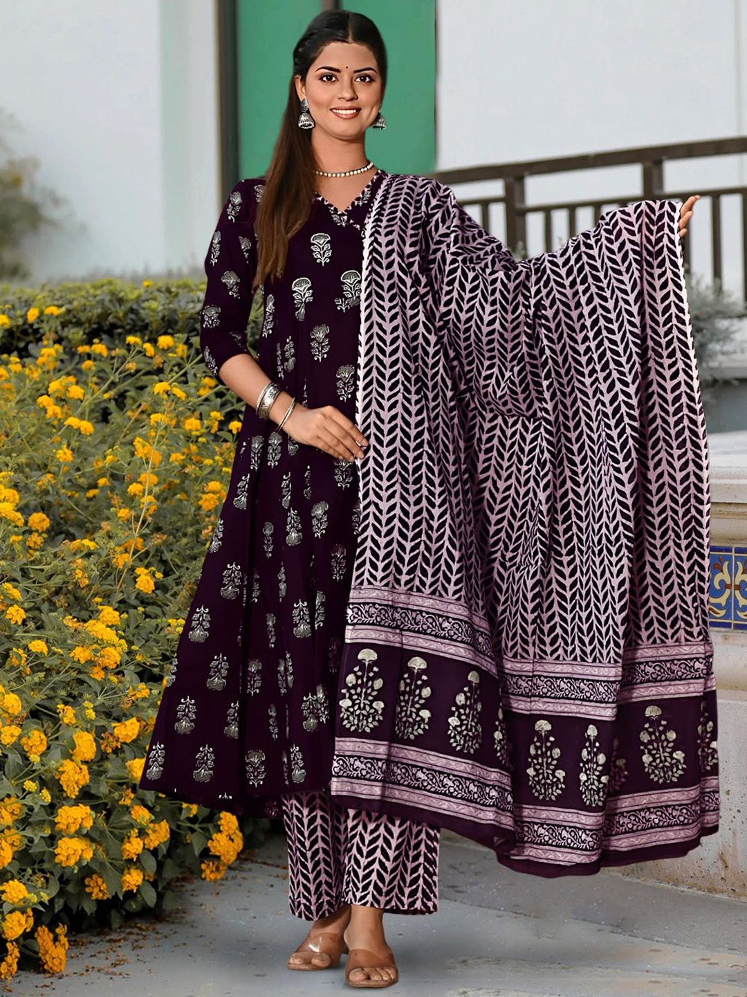 Moda Rapido Women Ethnic Motifs Printed Regular Kurta with Trousers & With Dupatta, Purple
Moda Rapido Women Ethnic Motifs Printed Regular Kurta with Trousers & With Dupatta, Purple