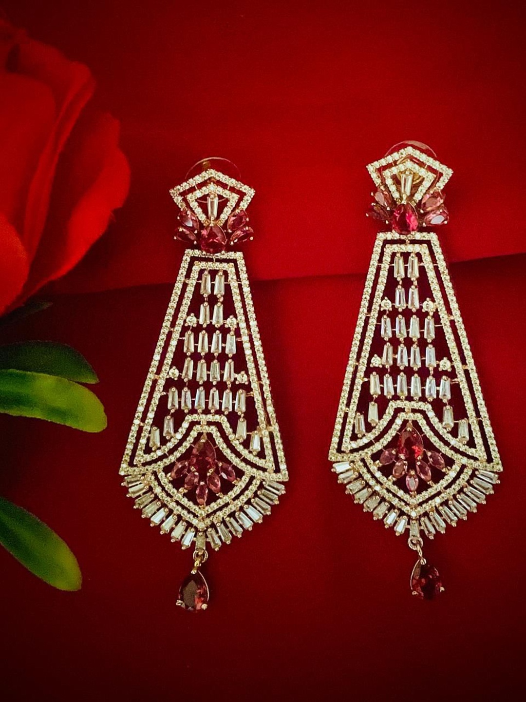 MONI LIFESTYLE Rose Gold Plated American Diamond Studded Contemporary Shaped Drop Earrings
MONI LIFESTYLE Rose Gold Plated American Diamond Studded Contemporary Shaped Drop Earrings