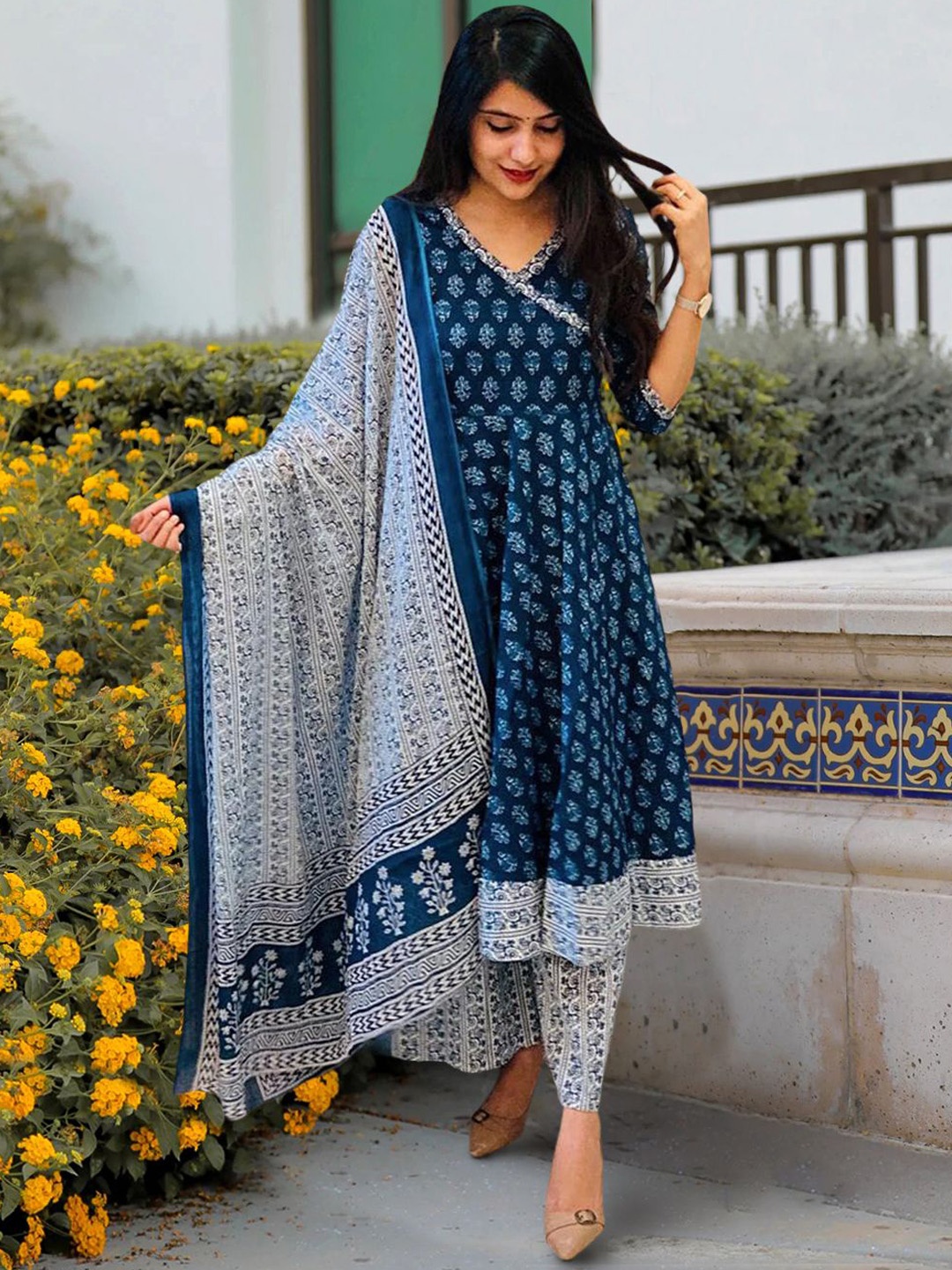 Moda Rapido Women Ethnic Motifs Printed Regular Kurta with Trousers & With Dupatta, Blue
Moda Rapido Women Ethnic Motifs Printed Regular Kurta with Trousers & With Dupatta, Blue