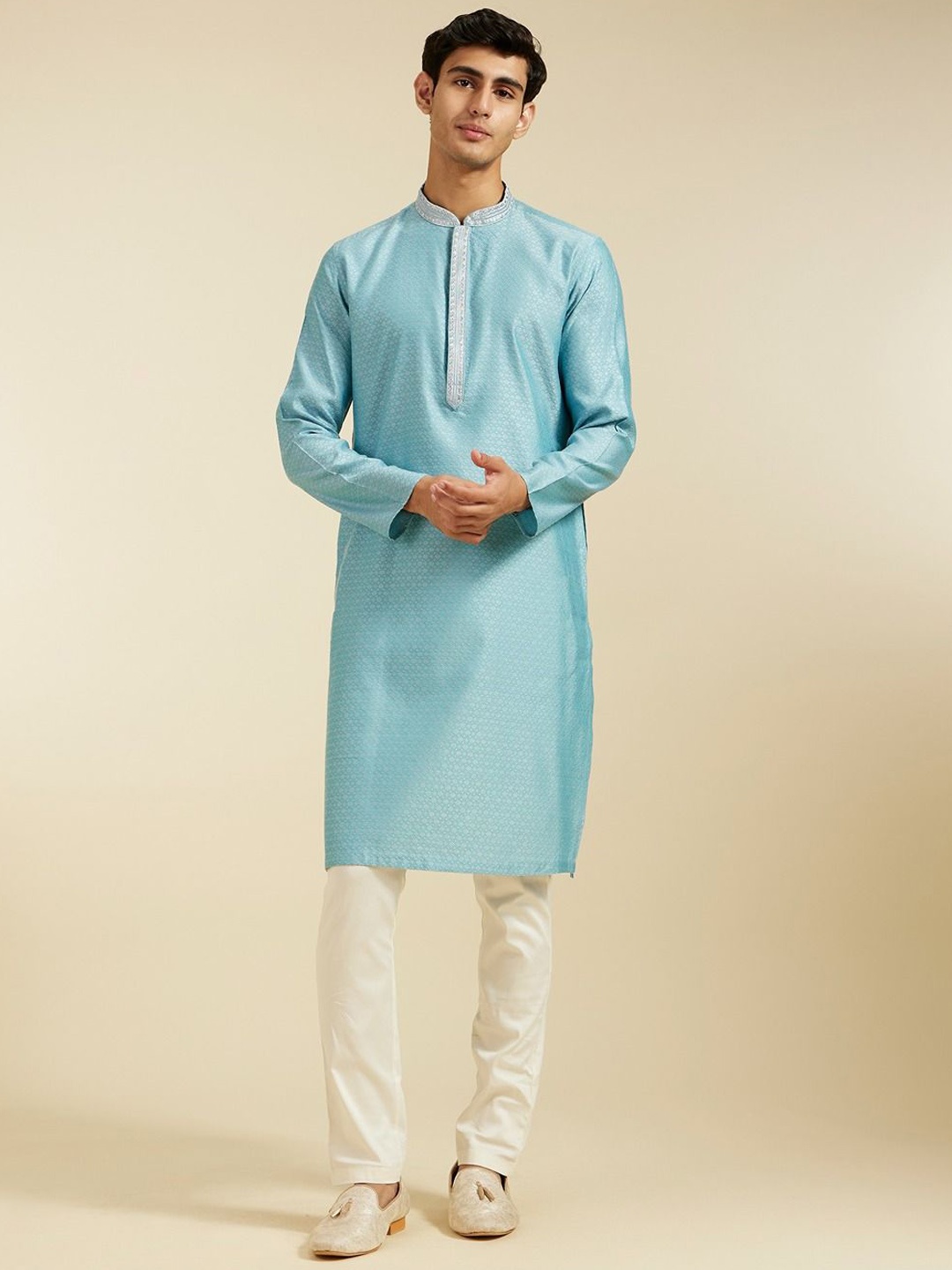 Diwas by Manyavar Floral Woven Design Mandarin Collar Cotton Straight Kurta & Trousers, Blue
Diwas by Manyavar Floral Woven Design Mandarin Collar Cotton Straight Kurta & Trousers, Blue