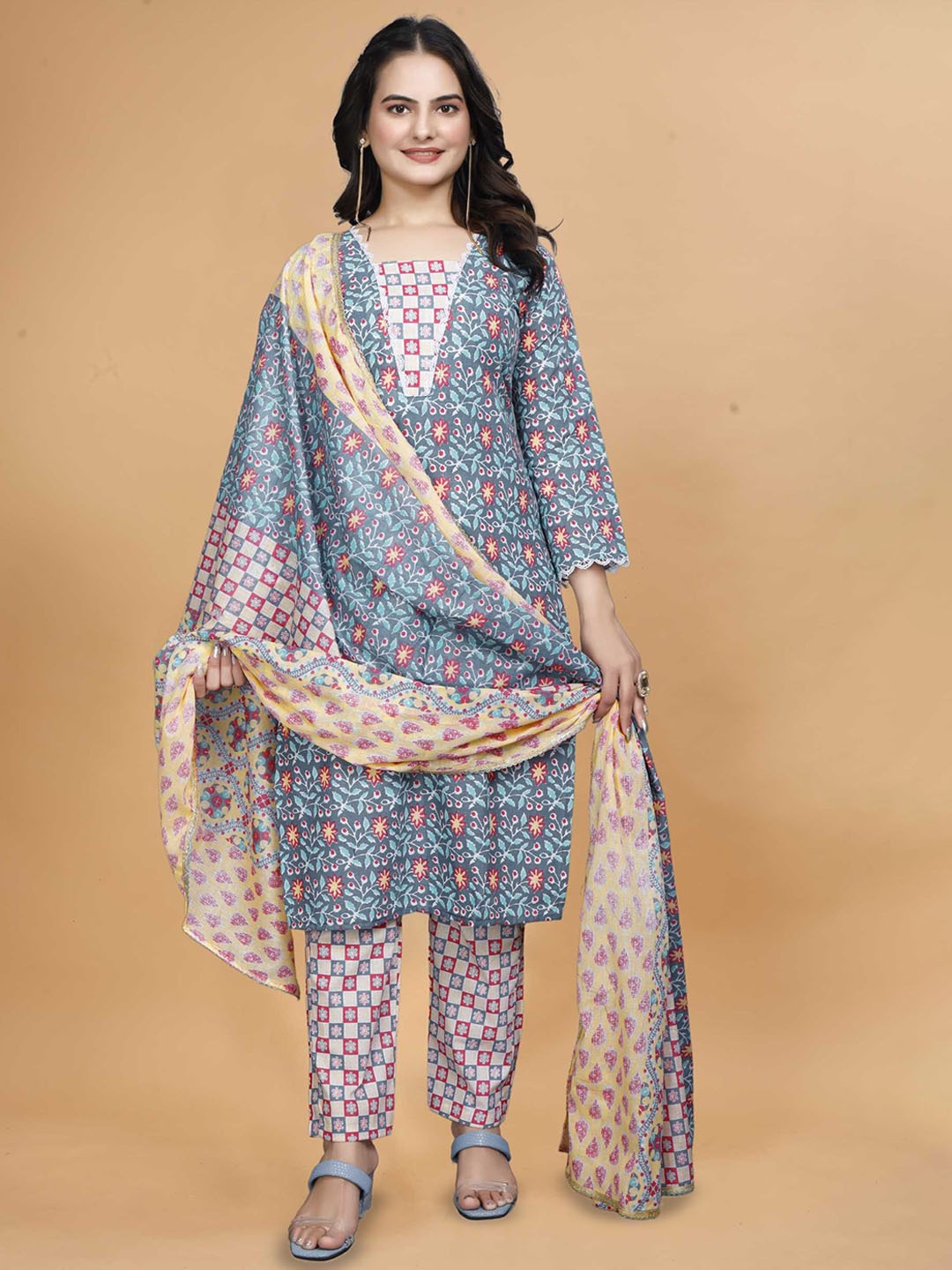 LeeliPeeri Designer Floral Printed Pure Cotton Kurta With Trousers And Dupatta, Grey
LeeliPeeri Designer Floral Printed Pure Cotton Kurta With Trousers And Dupatta, Grey