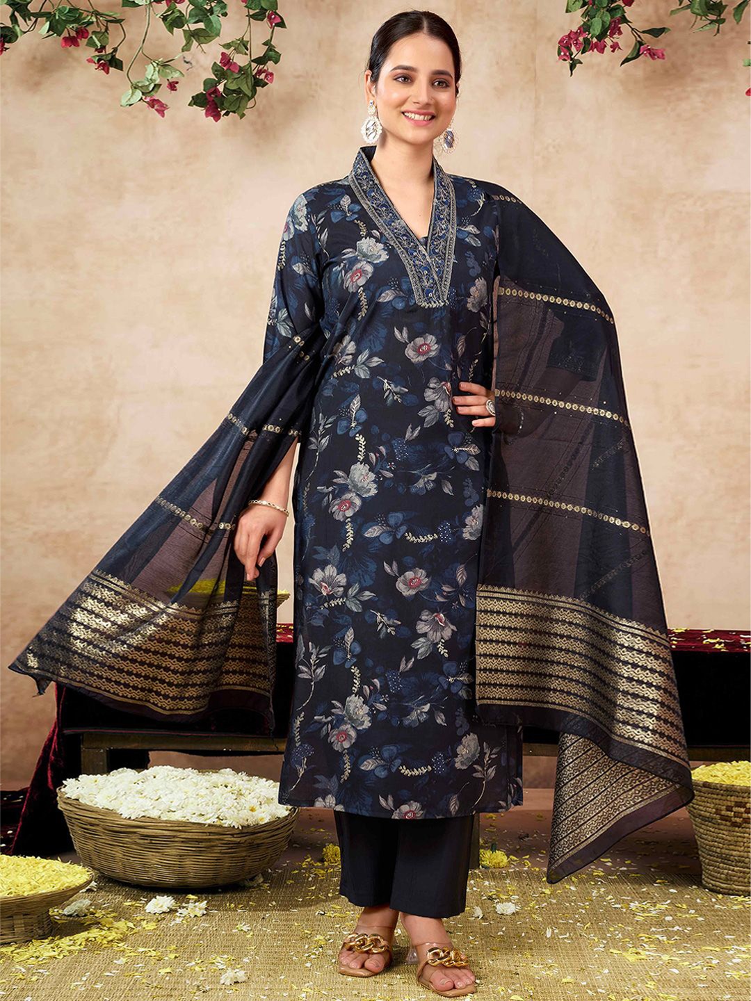 Peachmode Floral Printed V-Neck Straight Cotton Silk Kurta With Trouser And Dupatta, Black
Peachmode Floral Printed V-Neck Straight Cotton Silk Kurta With Trouser And Dupatta, Black