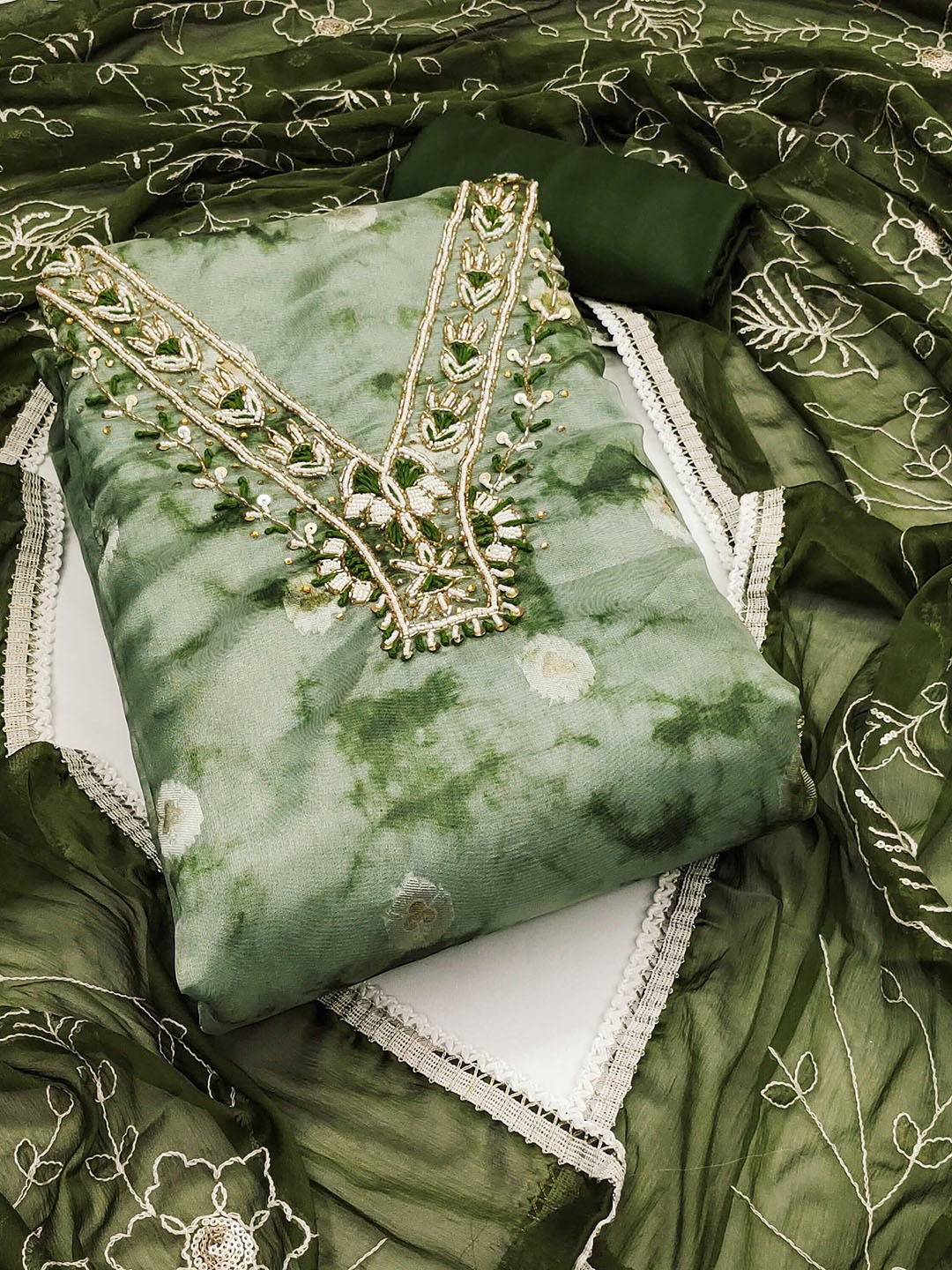 SAINOOR Floral Woven Design Beads & Stones Banarasi Organza Unstitched Dress Material, Green
SAINOOR Floral Woven Design Beads & Stones Banarasi Organza Unstitched Dress Material, Green