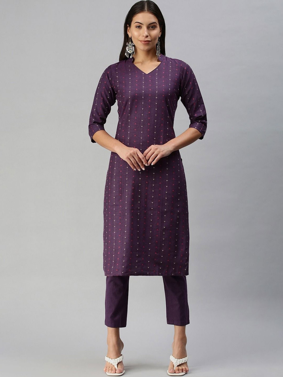 DIVASTRI Micro & Ditsy Printed Mandarin Collar Straight Kurta With Trousers, Violet
DIVASTRI Micro & Ditsy Printed Mandarin Collar Straight Kurta With Trousers, Violet