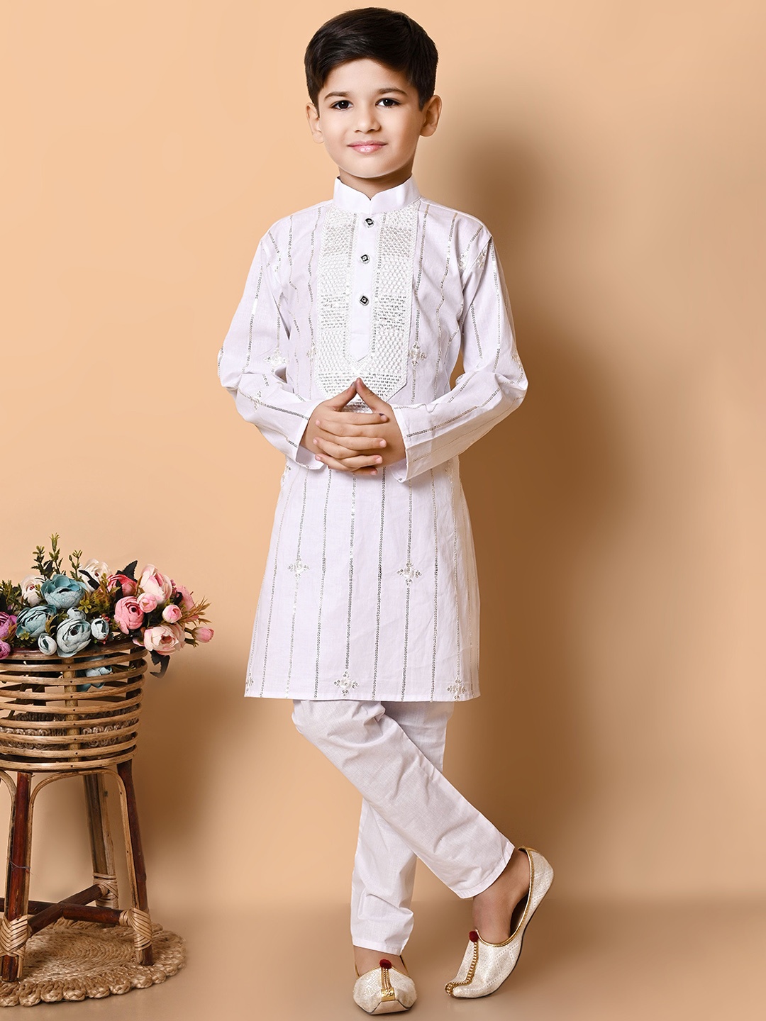 Cae Boys Floral Embroidered Mandarin Collar Sequinned Straight Kurta With Pyjama, White
Cae Boys Floral Embroidered Mandarin Collar Sequinned Straight Kurta With Pyjama, White
