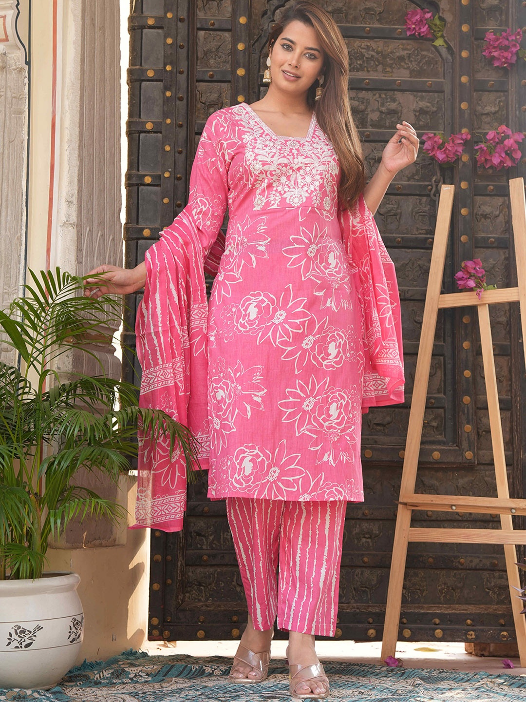 RI AND SU Floral Printed Square Neck Pure Cotton Straight Kurta With Trousers & Dupatta, Pink
RI AND SU Floral Printed Square Neck Pure Cotton Straight Kurta With Trousers & Dupatta, Pink