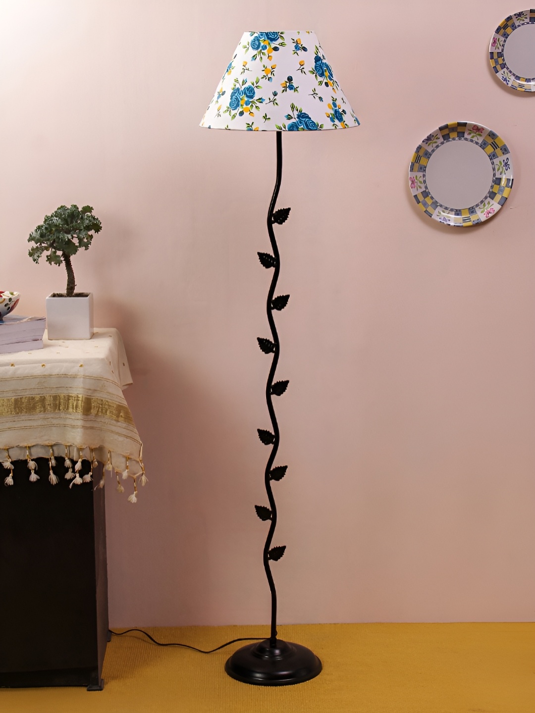 Devansh Black & White Floral Printed Frustum Shaped Cotton Leaf Floor Lamp With Shade
Devansh Black & White Floral Printed Frustum Shaped Cotton Leaf Floor Lamp With Shade