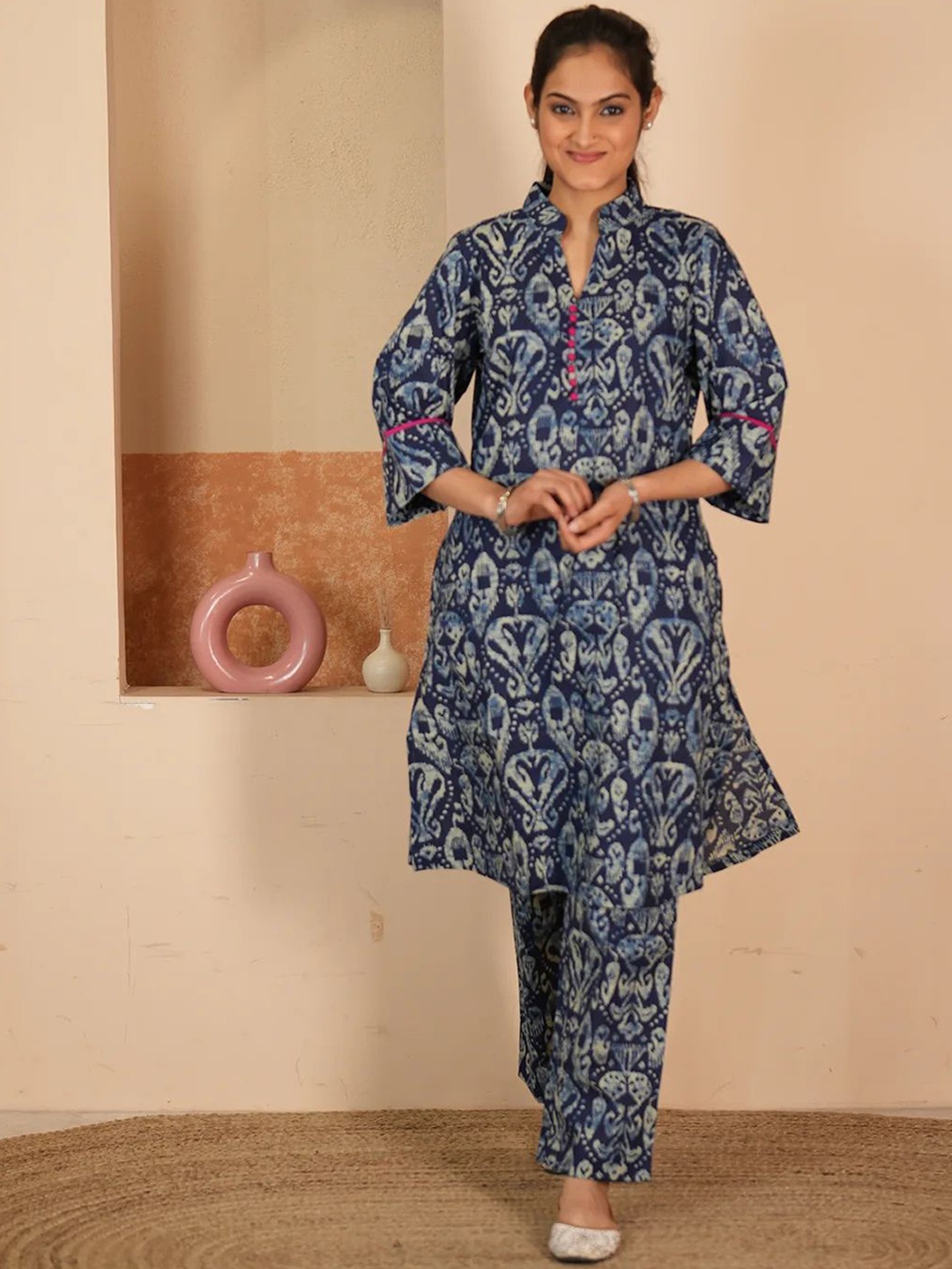 Mera Rang Floral Printed Mandarin Collar Straight Pure Cotton Kurta With Trousers, Blue
Mera Rang Floral Printed Mandarin Collar Straight Pure Cotton Kurta With Trousers, Blue