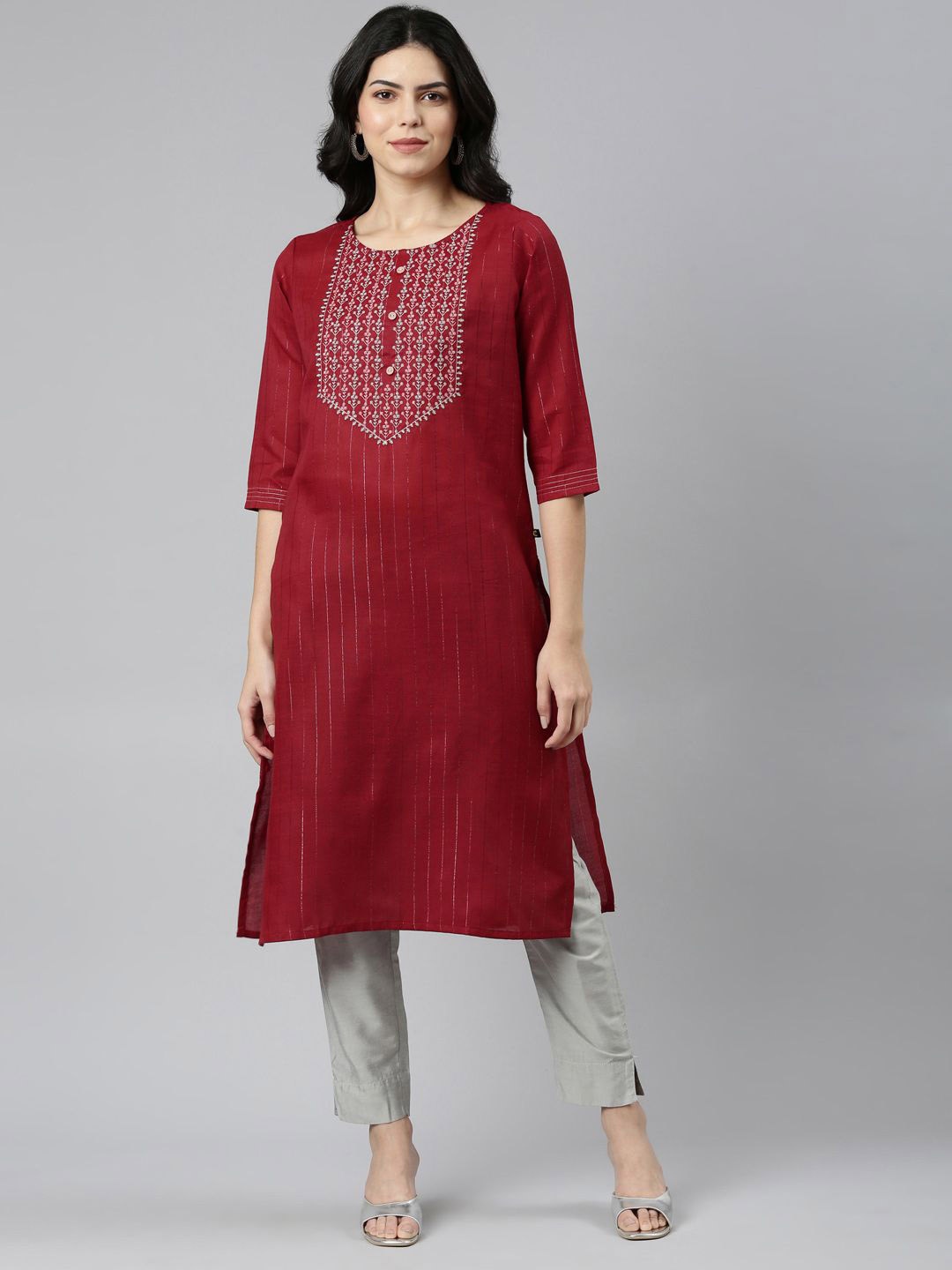 Samhitas Floral Yoke Design Thread Work Round Neck Straight Pure Cotton Kurta, Maroon
Samhitas Floral Yoke Design Thread Work Round Neck Straight Pure Cotton Kurta, Maroon