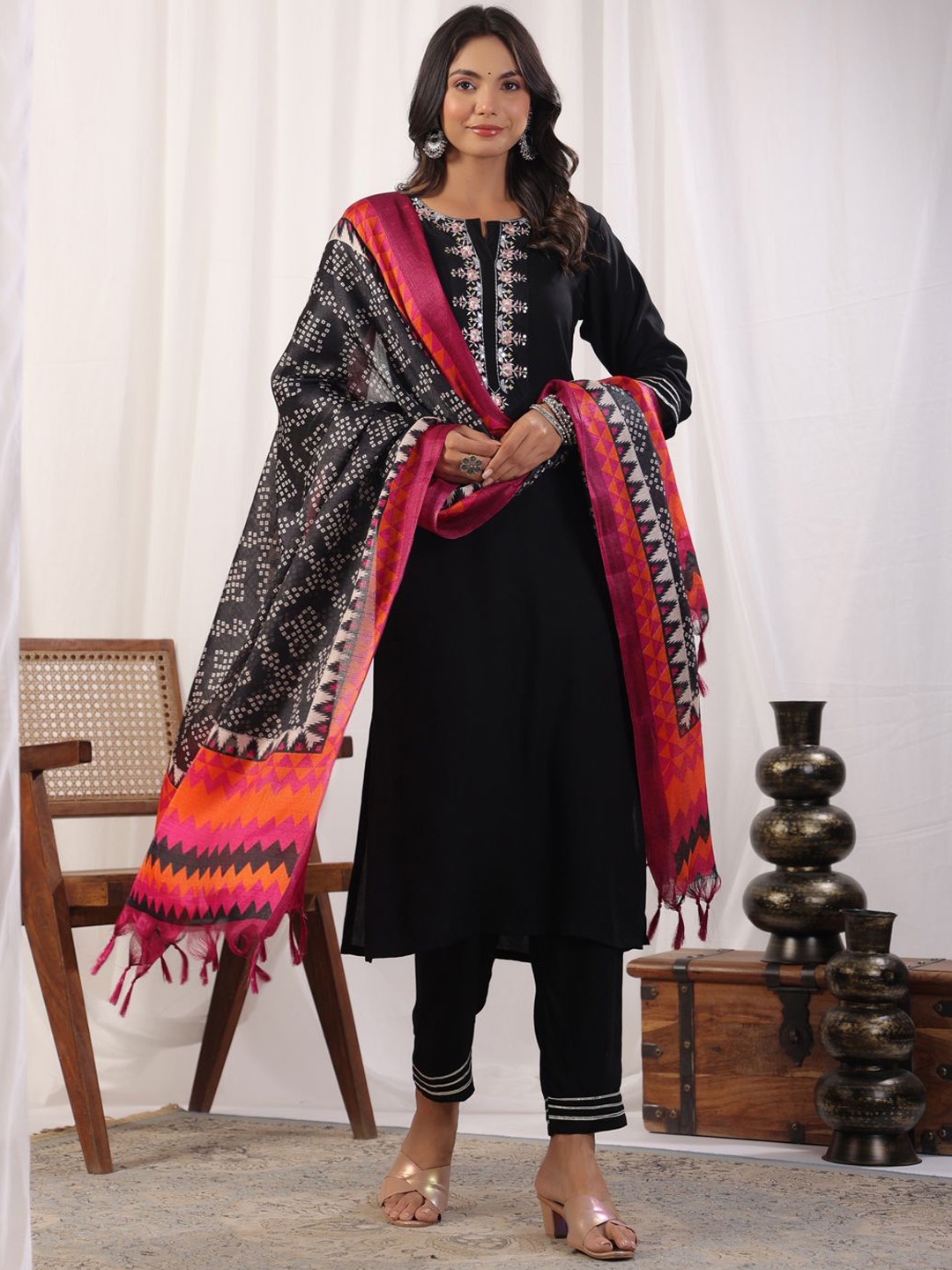KALINI Women Floral Embroidered Regular Thread Work Kurta with Trousers & With Dupatta, Black
KALINI Women Floral Embroidered Regular Thread Work Kurta with Trousers & With Dupatta, Black