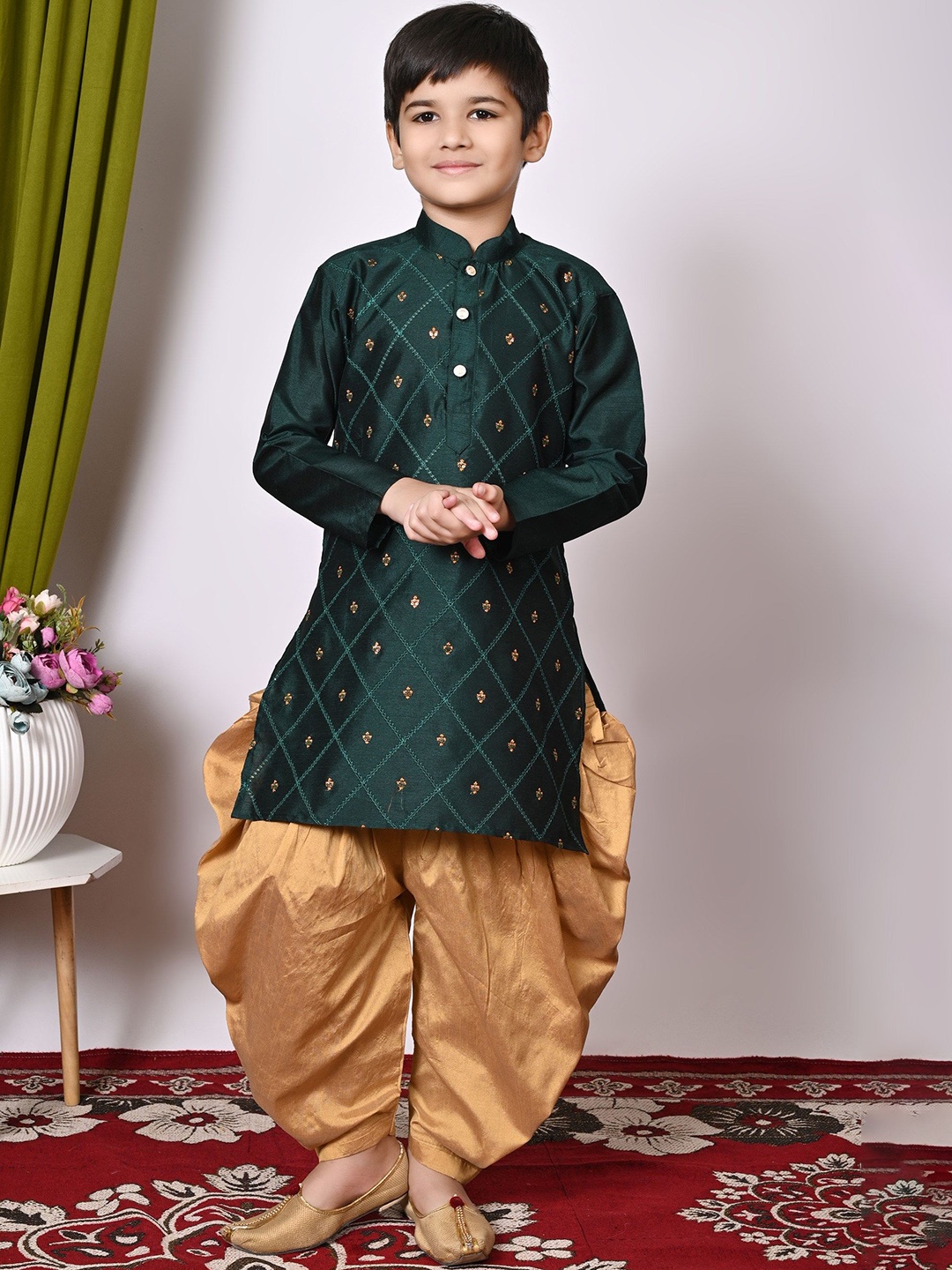 Cae Boys Geometric Embroidered Mandarin Collar Sequinned Dupion Silk Kurta With Patiala, Green
Cae Boys Geometric Embroidered Mandarin Collar Sequinned Dupion Silk Kurta With Patiala, Green