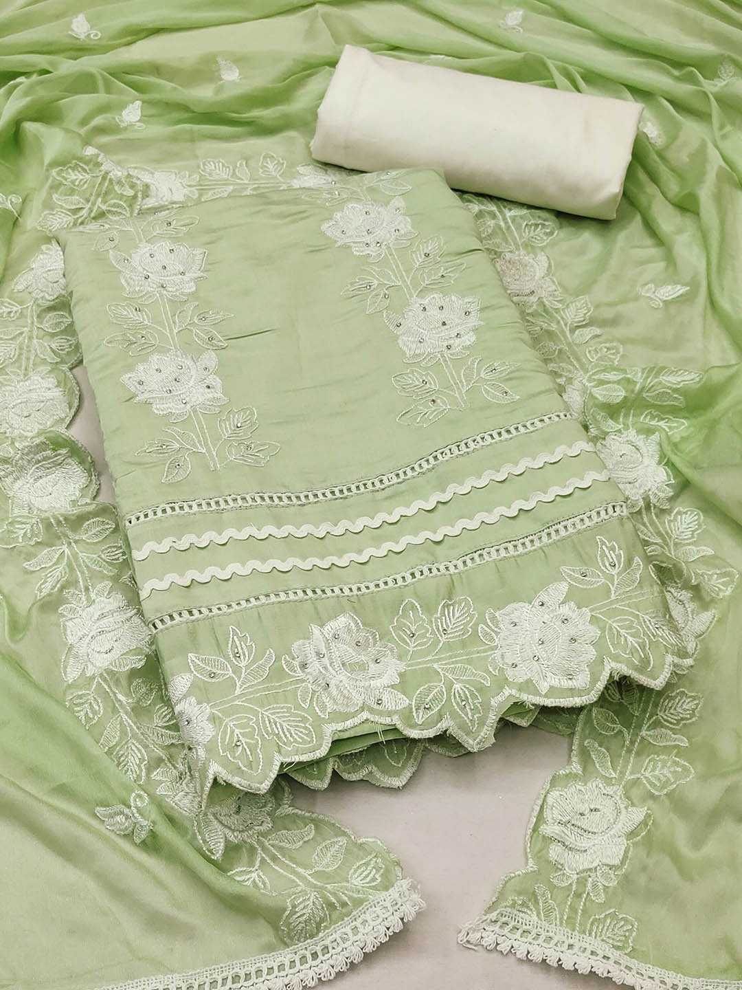 SAINOOR Floral Embroidered Beads & Stones Pure Silk Unstitched Dress Material, Green
SAINOOR Floral Embroidered Beads & Stones Pure Silk Unstitched Dress Material, Green