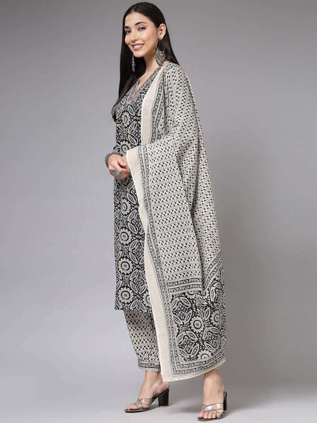 Moda Rapido Women Ethnic Motifs Printed Regular Kurta with Trousers & With Dupatta, Black
Moda Rapido Women Ethnic Motifs Printed Regular Kurta with Trousers & With Dupatta, Black
