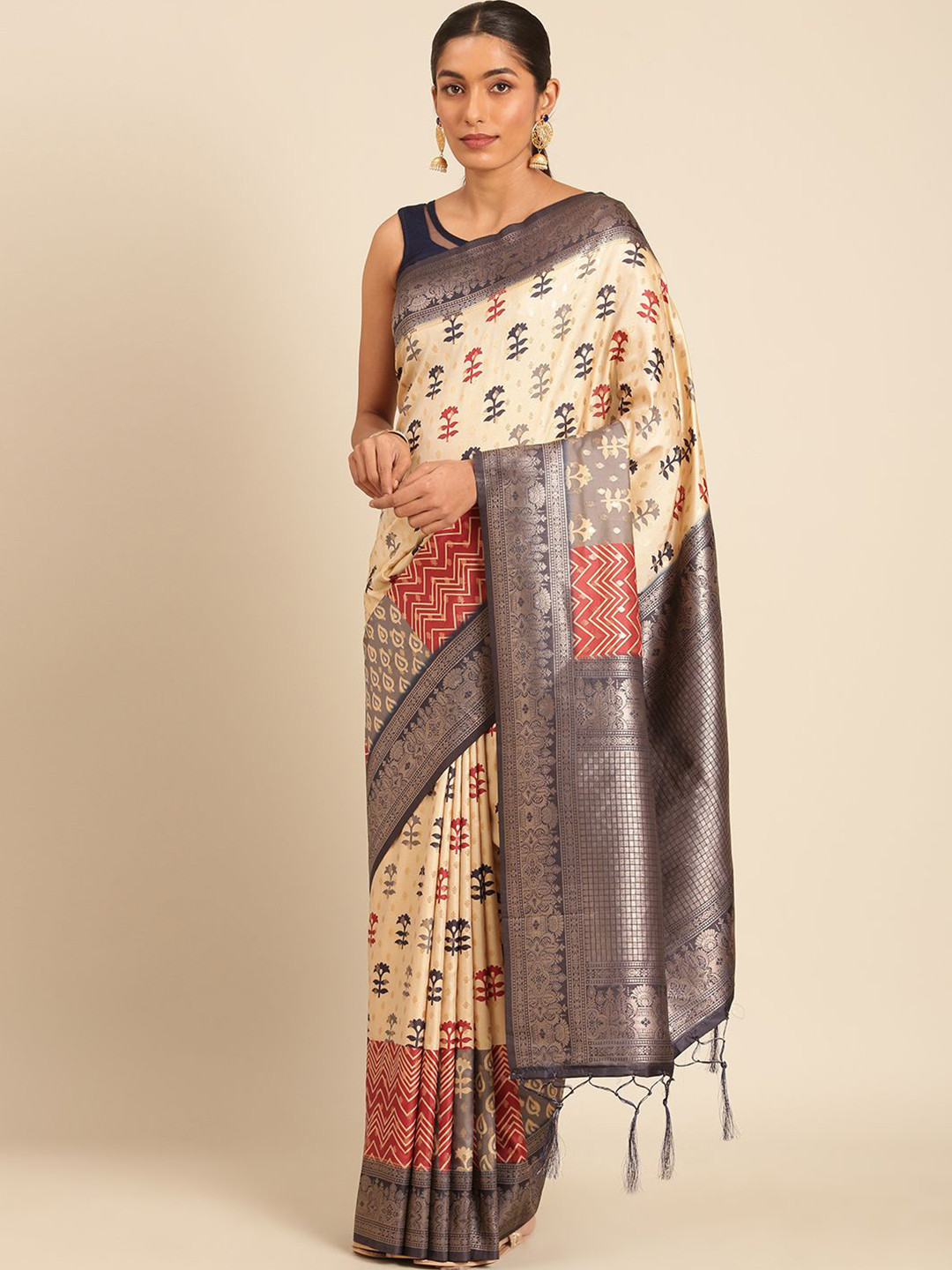 DIVASTRI Floral Printed Zari Saree With Unstitched Blouse Piece, Cream
DIVASTRI Floral Printed Zari Saree With Unstitched Blouse Piece, Cream