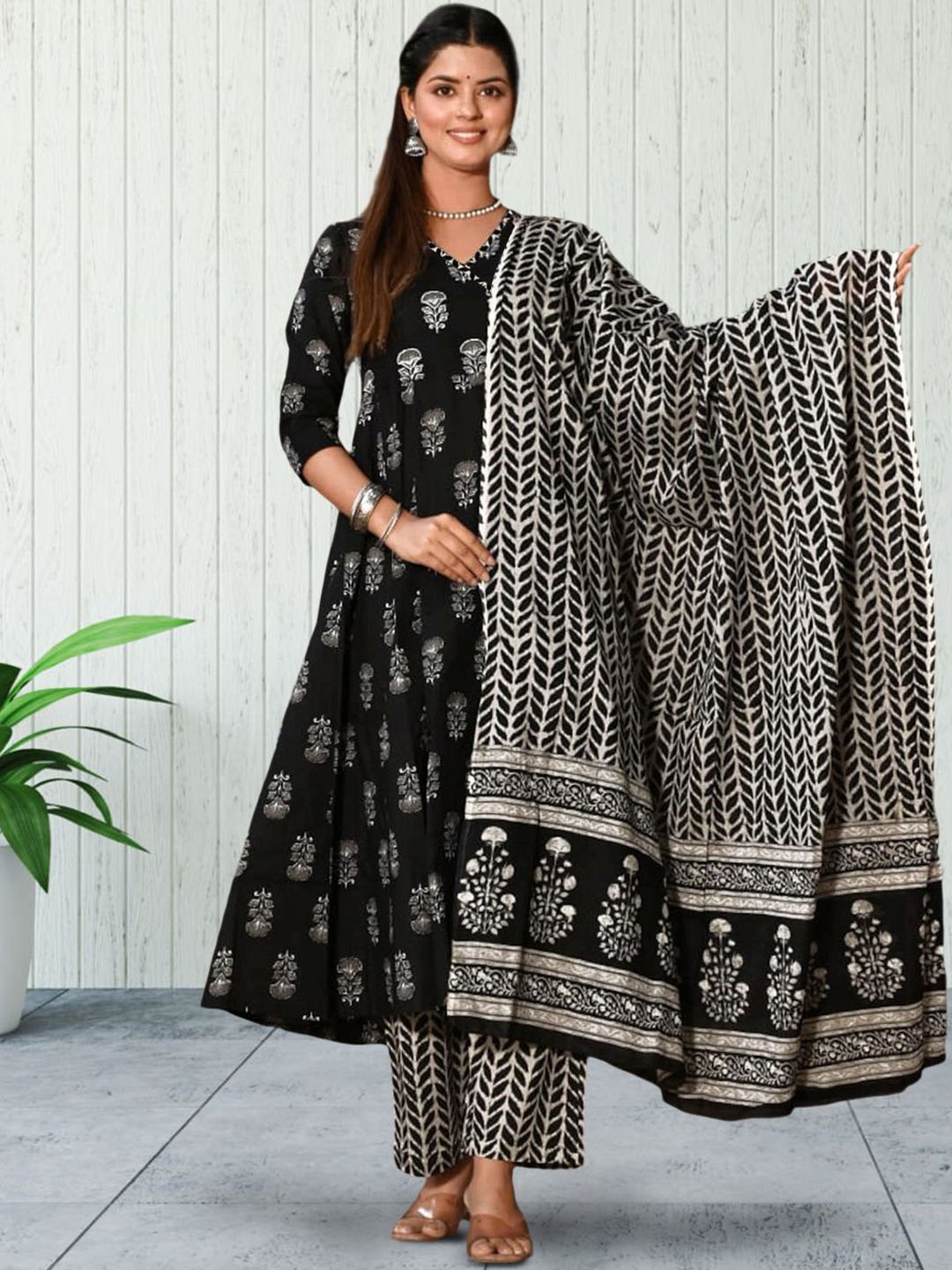 Moda Rapido Women Ethnic Motifs Printed Regular Kurta with Trousers & With Dupatta, Black
Moda Rapido Women Ethnic Motifs Printed Regular Kurta with Trousers & With Dupatta, Black