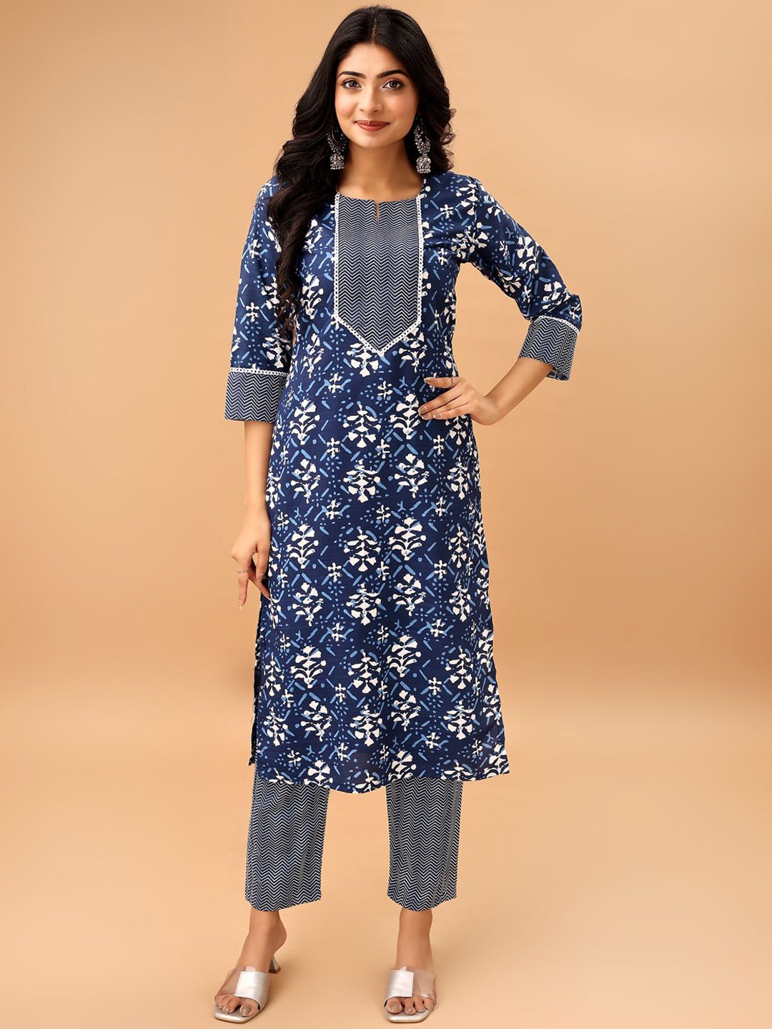 SANTOPERA DESIGNER Floral Printed Notch Neck Straight Kurta With Trousers, Blue
SANTOPERA DESIGNER Floral Printed Notch Neck Straight Kurta With Trousers, Blue