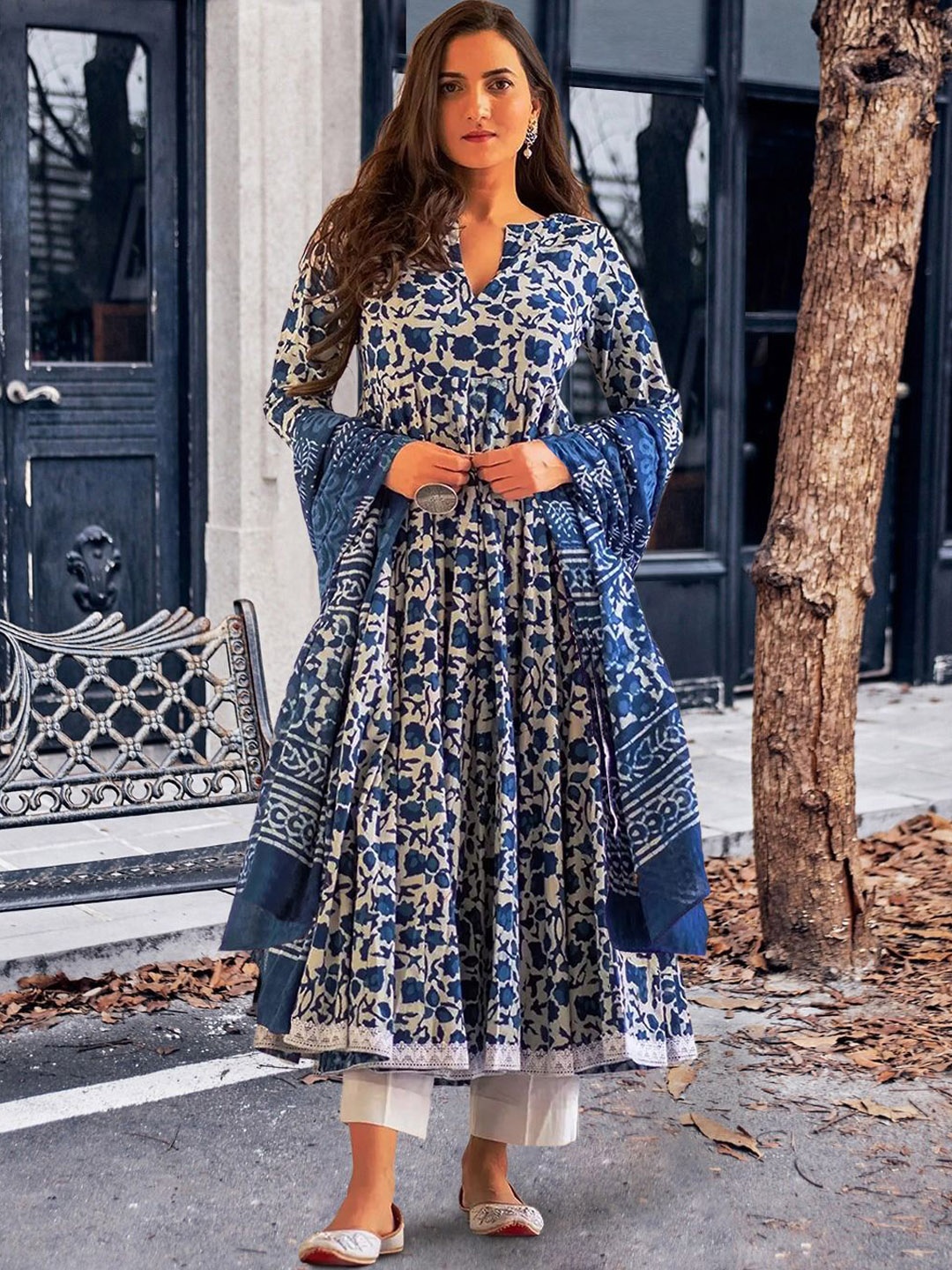 Moda Rapido Women Ethnic Motifs Printed Regular Kurta with Trousers & With Dupatta, Navy blue
Moda Rapido Women Ethnic Motifs Printed Regular Kurta with Trousers & With Dupatta, Navy blue