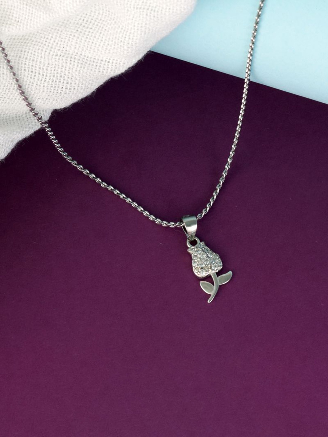 Tuanz Silver Jewelry Rhodium-Plated Artificial Stones Studded Floral Pendants With Chains
Tuanz Silver Jewelry Rhodium-Plated Artificial Stones Studded Floral Pendants With Chains