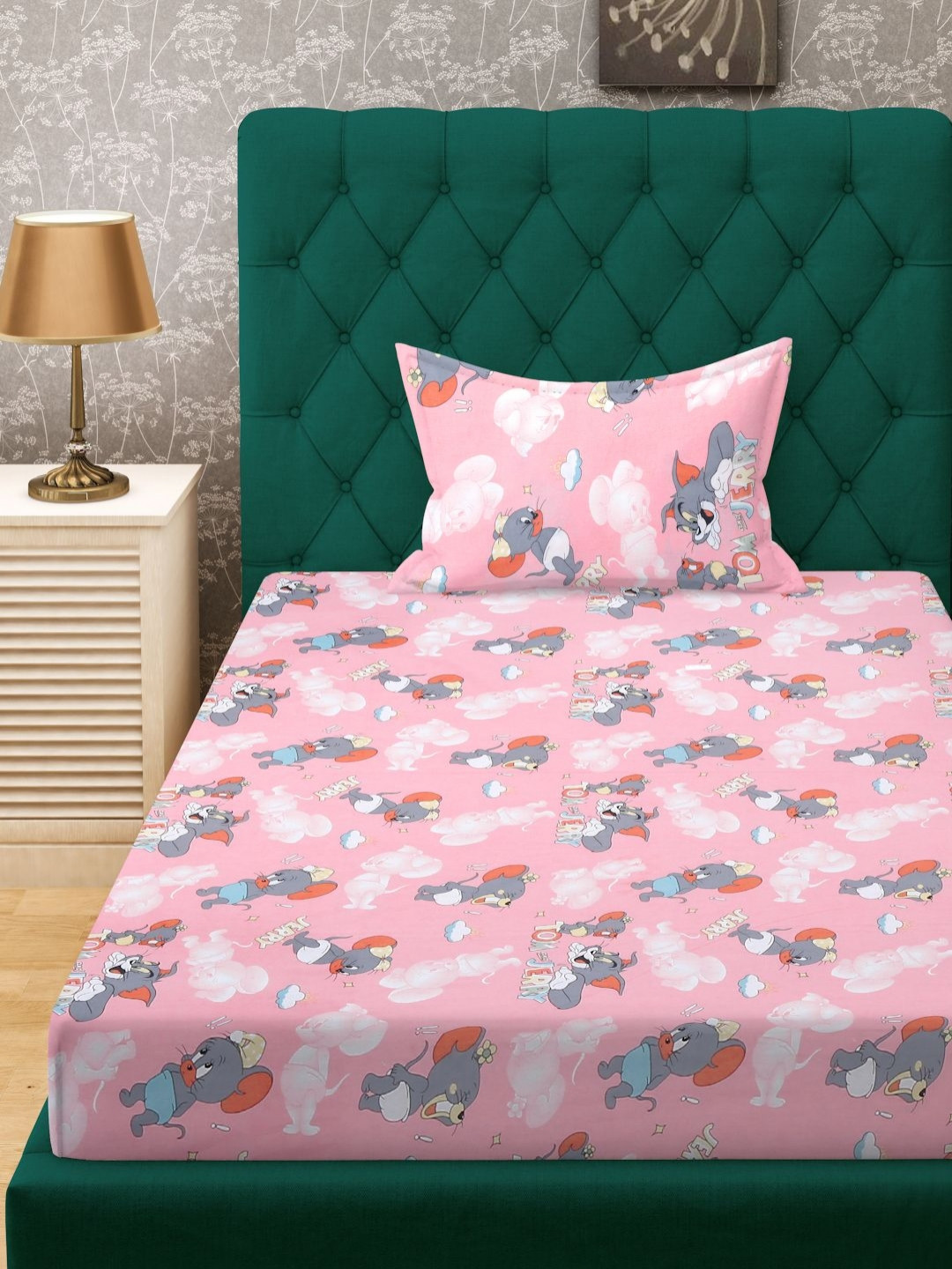KLOTTHE Pink & White Printed Fitted 400TC Pure Cotton Single Bedsheet With Pillow Cover
KLOTTHE Pink & White Printed Fitted 400TC Pure Cotton Single Bedsheet With Pillow Cover
