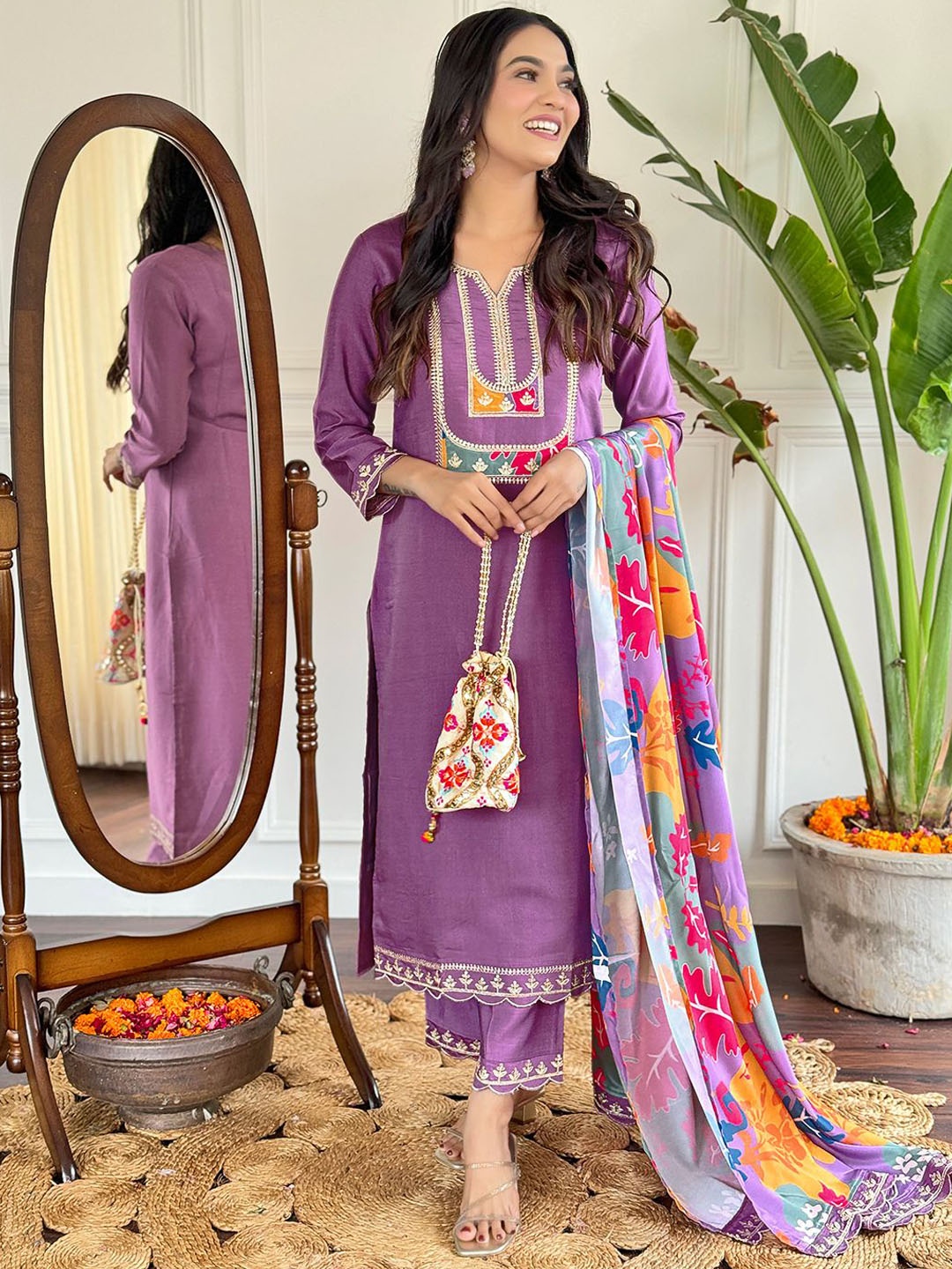 Anouk Floral Embroidered Notch Neck Sequinned Straight Kurta With Trousers & Dupatta, Lavender
Anouk Floral Embroidered Notch Neck Sequinned Straight Kurta With Trousers & Dupatta, Lavender
