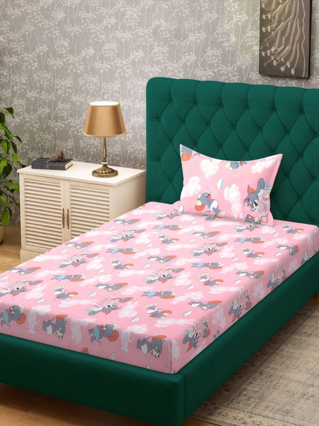 KLOTTHE Pink & Grey Printed Flat 400TC Pure Cotton Single Bedsheet With Pillow Cover
KLOTTHE Pink & Grey Printed Flat 400TC Pure Cotton Single Bedsheet With Pillow Cover