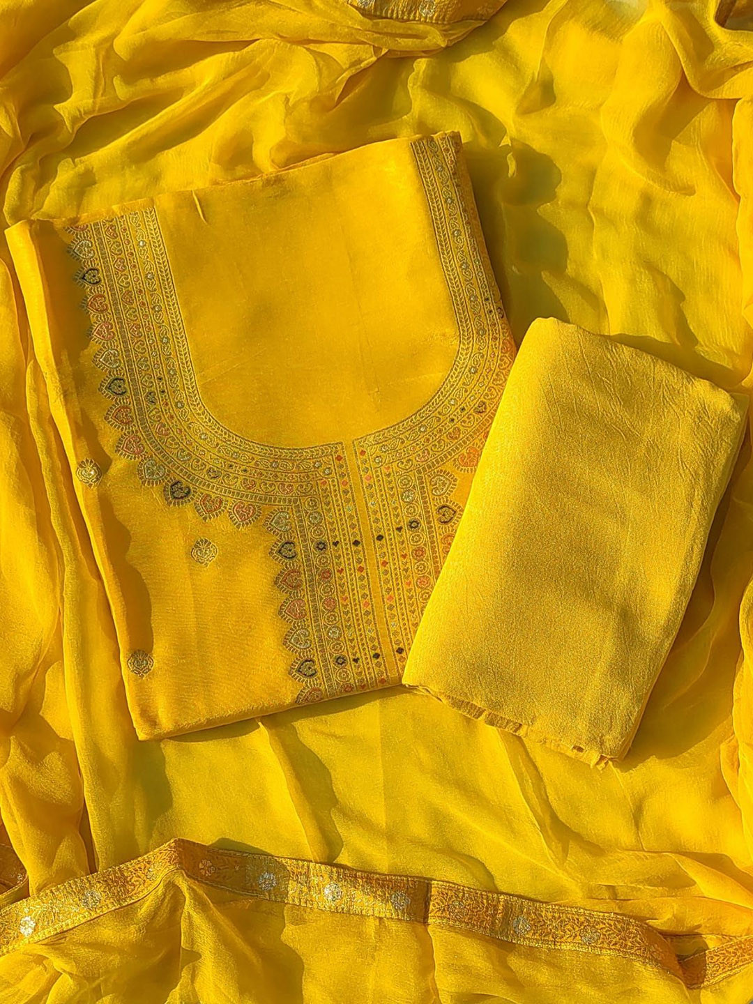 GC 80 BY GAURI COLLECTION Floral Woven Design Pure Silk Unstitched Dress Material, Yellow
GC 80 BY GAURI COLLECTION Floral Woven Design Pure Silk Unstitched Dress Material, Yellow
