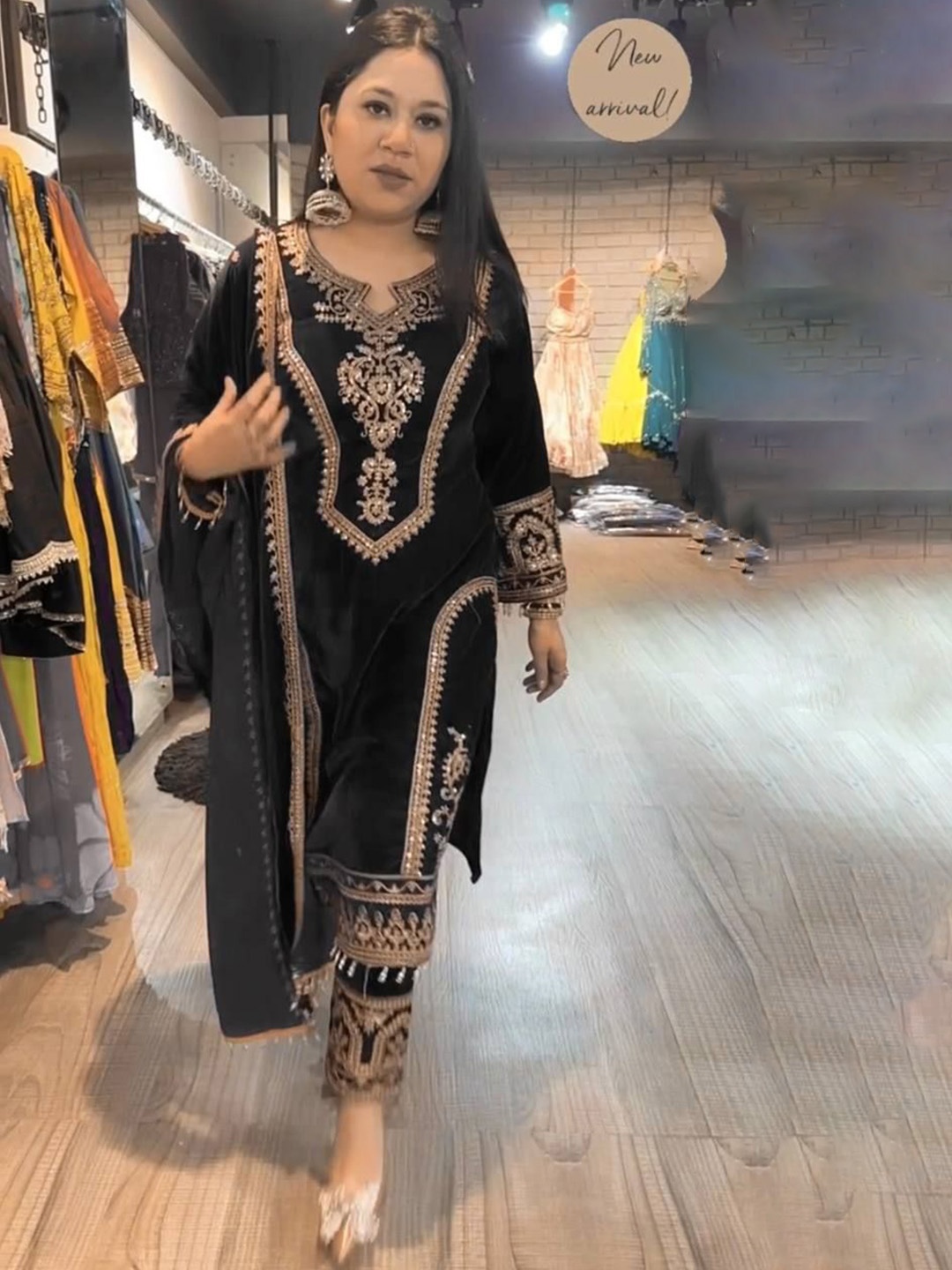 ZIBLON Ethnic Motifs Embroidered Velvet Thread Work Pakistani Style Kurta With Pyjamas, Black
ZIBLON Ethnic Motifs Embroidered Velvet Thread Work Pakistani Style Kurta With Pyjamas, Black