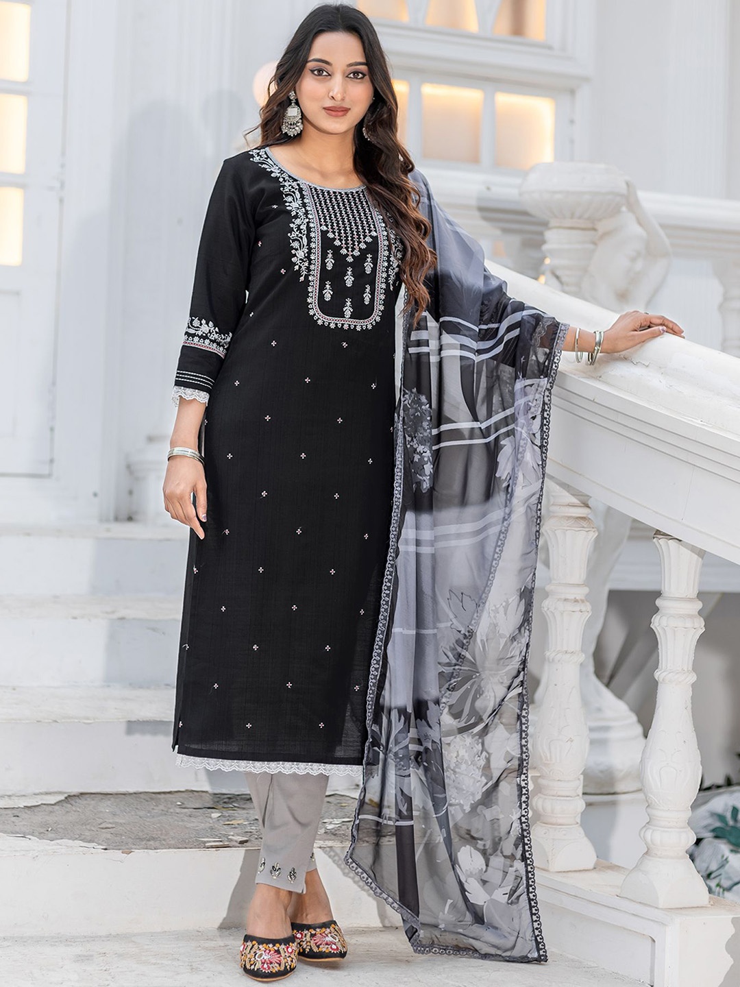MITTOO Floral Embroidered Round Neck Thread Work Modal Kurta With Trouser & Dupatta, Black
MITTOO Floral Embroidered Round Neck Thread Work Modal Kurta With Trouser & Dupatta, Black