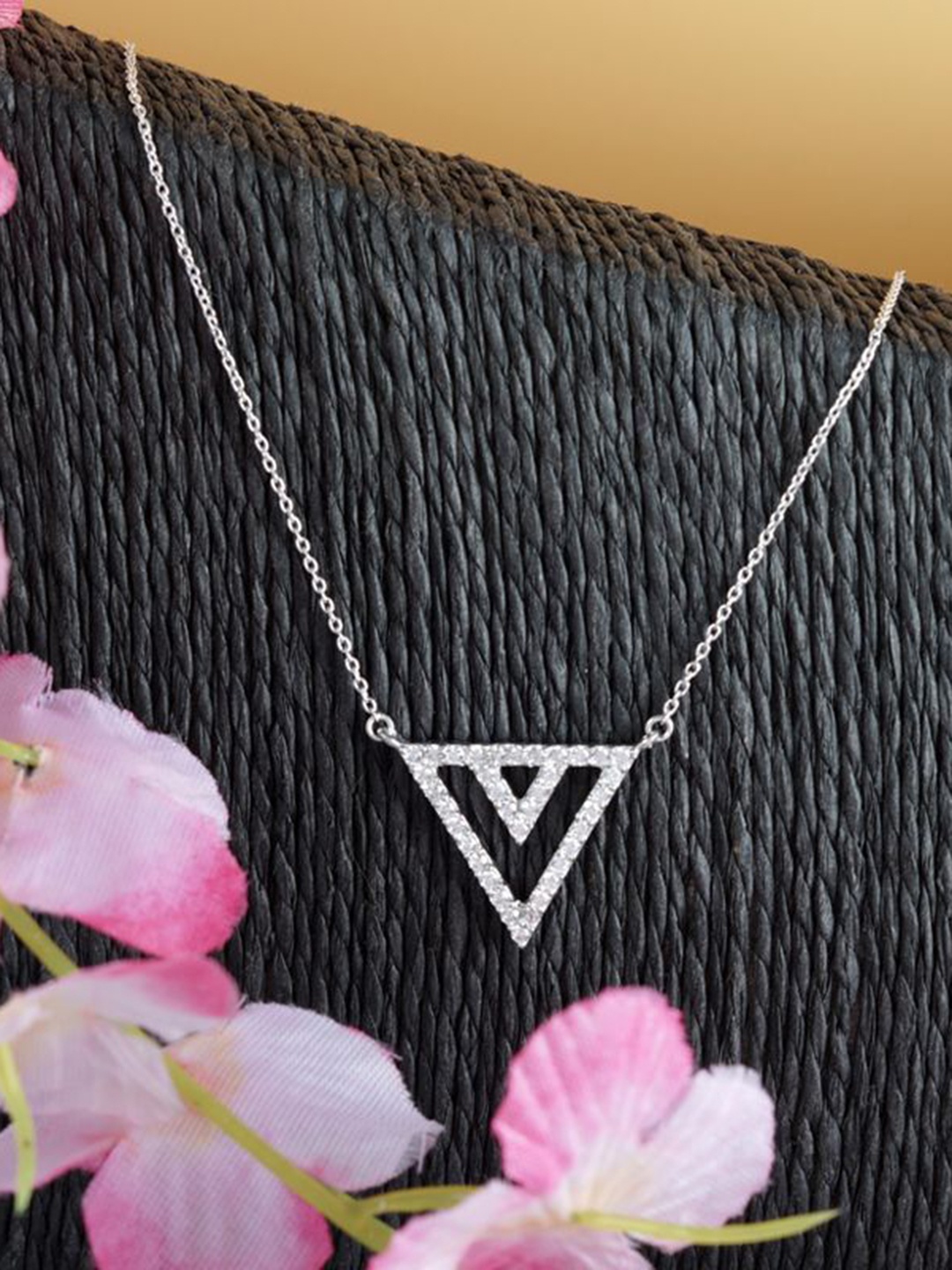 Tuanz Silver Jewelry 925 Silver Rhodium-Plated Artificial Stone Studded Pendant With Chain
Tuanz Silver Jewelry 925 Silver Rhodium-Plated Artificial Stone Studded Pendant With Chain