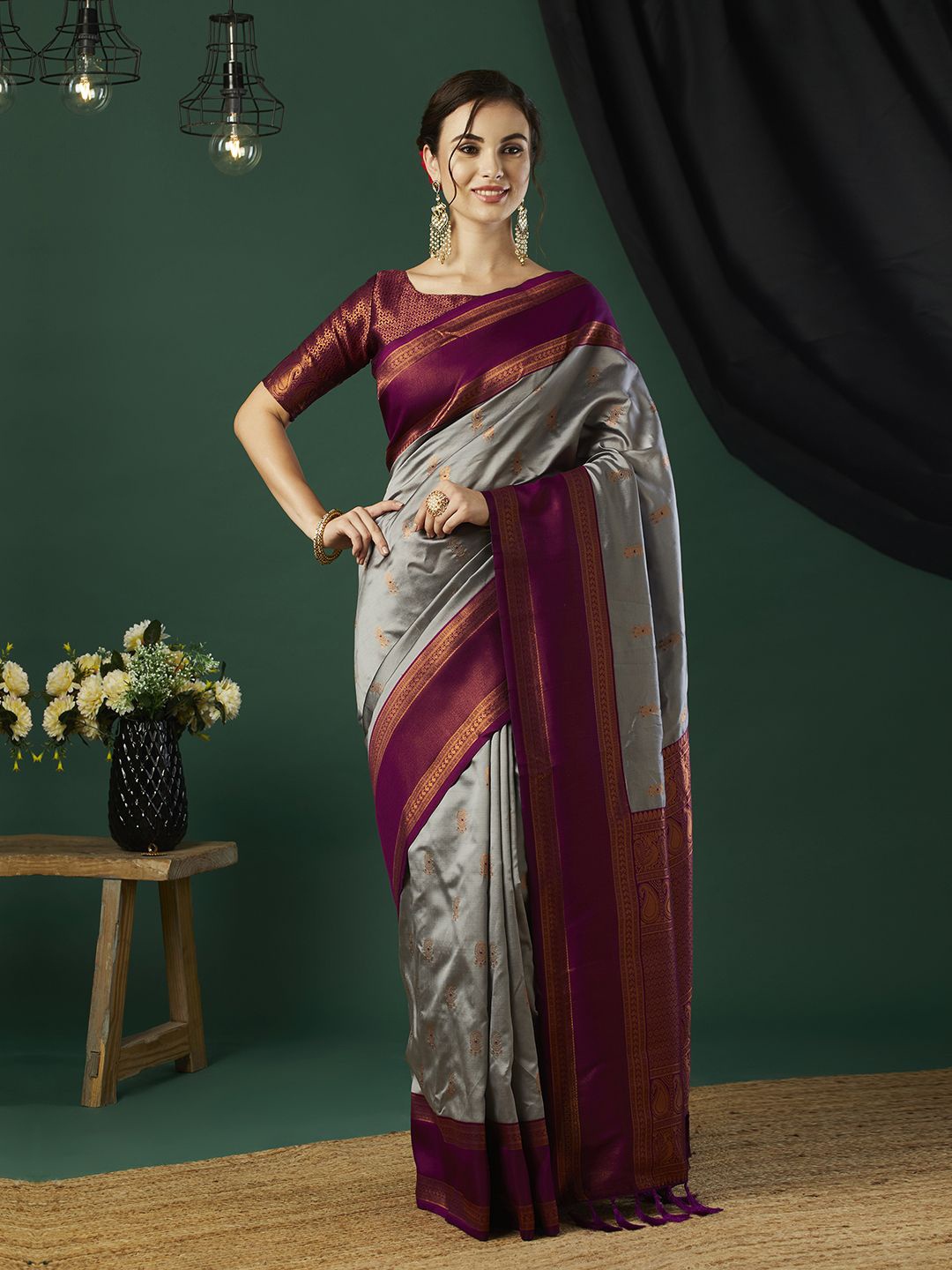 DIVASTRI Ethnic Motifs Woven Design Zari Silk Banarasi Saree With Unstitched Blouse Piece, Grey
DIVASTRI Ethnic Motifs Woven Design Zari Silk Banarasi Saree With Unstitched Blouse Piece, Grey