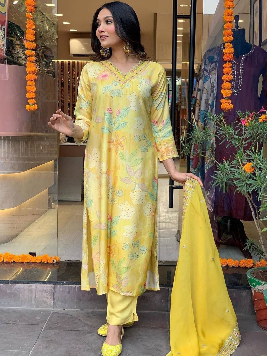 Bought First Floral Printed Beads And Stone Work Straight Kurta With Trousers And Dupatta, Yellow
Bought First Floral Printed Beads And Stone Work Straight Kurta With Trousers And Dupatta, Yellow