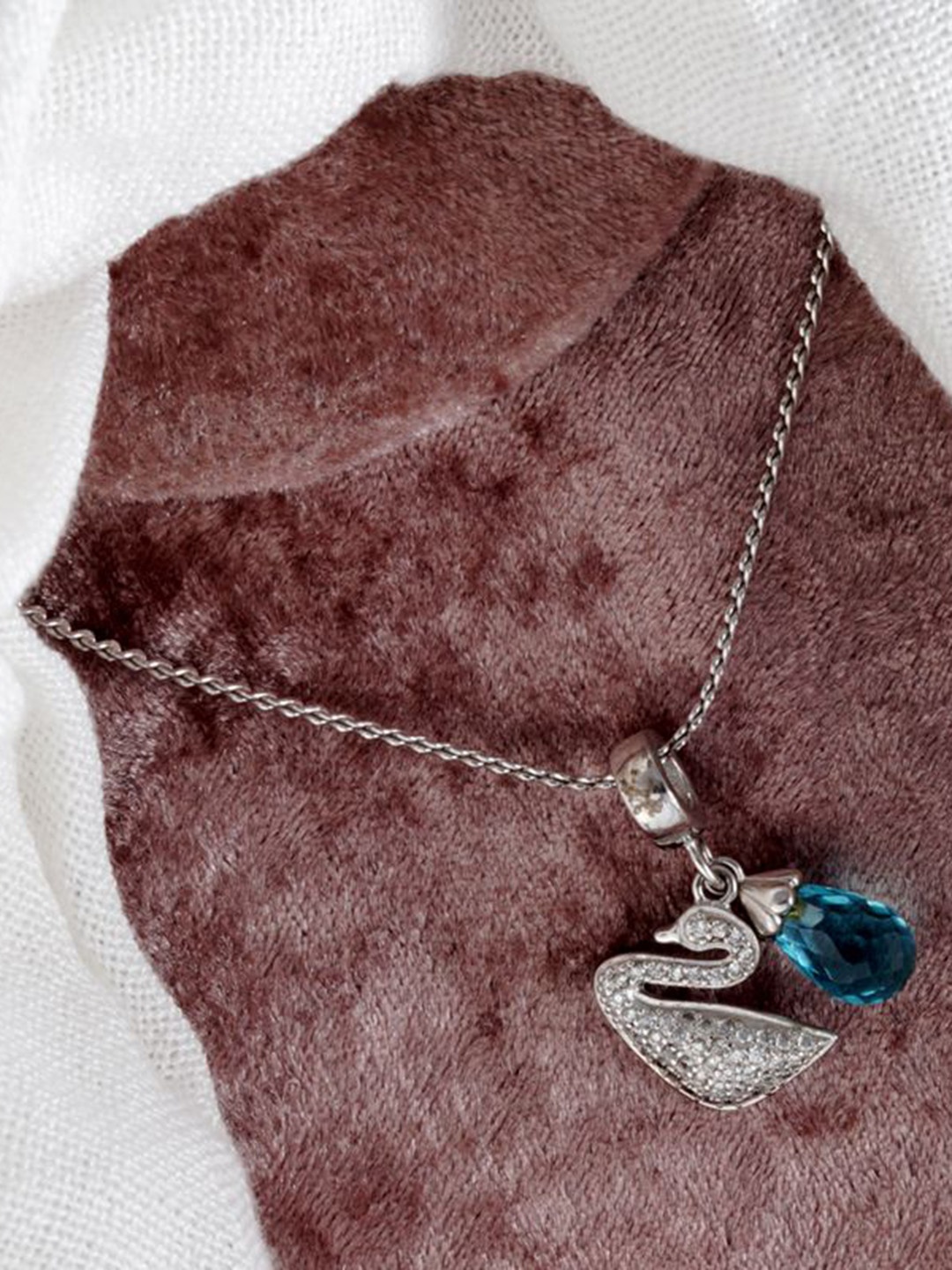 Tuanz Silver Jewelry Rhodium-Plated Artificial Stones Studded & Beaded Peacock Pendant
Tuanz Silver Jewelry Rhodium-Plated Artificial Stones Studded & Beaded Peacock Pendant