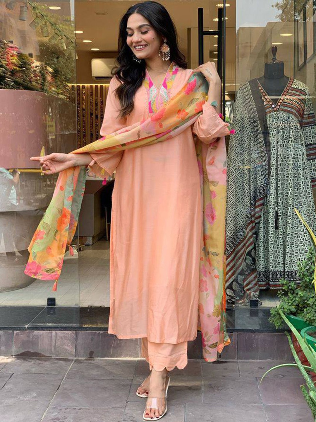 Lilots Floral Embroidered V-Neck Beads and Stones Kurta With Trousers And Dupatta, Peach
Lilots Floral Embroidered V-Neck Beads and Stones Kurta With Trousers And Dupatta, Peach