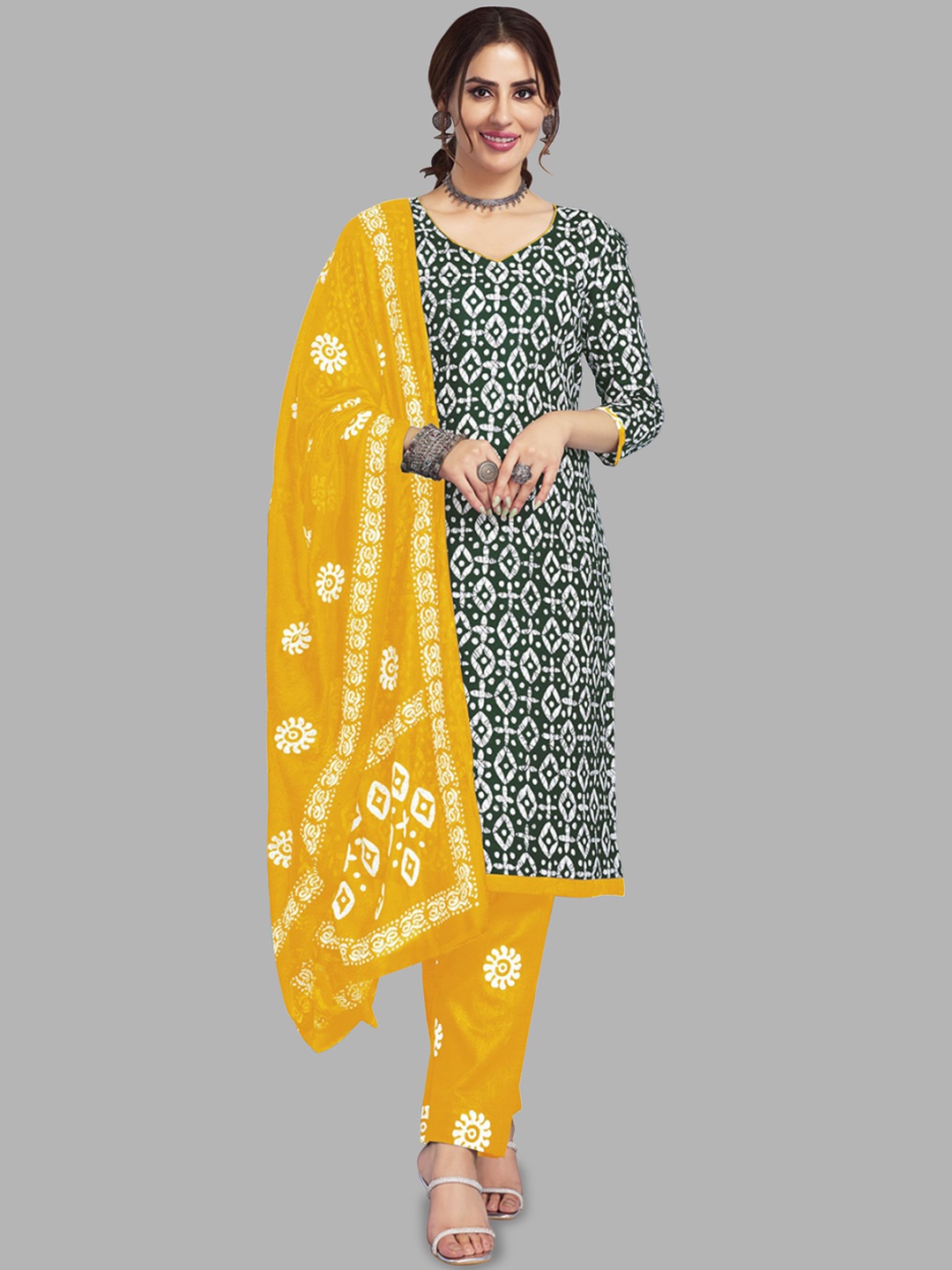 shree jeenmata collection Floral Printed Pure Cotton Straight Kurta With Trouser & Dupatta, Black
shree jeenmata collection Floral Printed Pure Cotton Straight Kurta With Trouser & Dupatta, Black