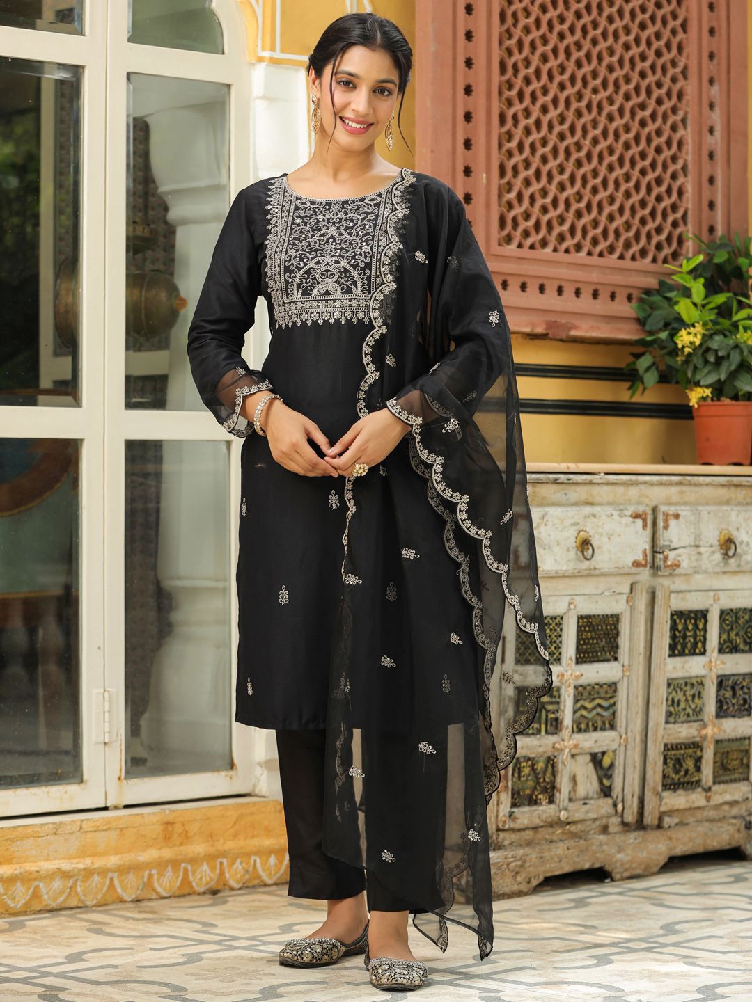 Janasya Women Floral Embroidered Regular Sequinned Kurta with Trousers & With Dupatta, Black
Janasya Women Floral Embroidered Regular Sequinned Kurta with Trousers & With Dupatta, Black