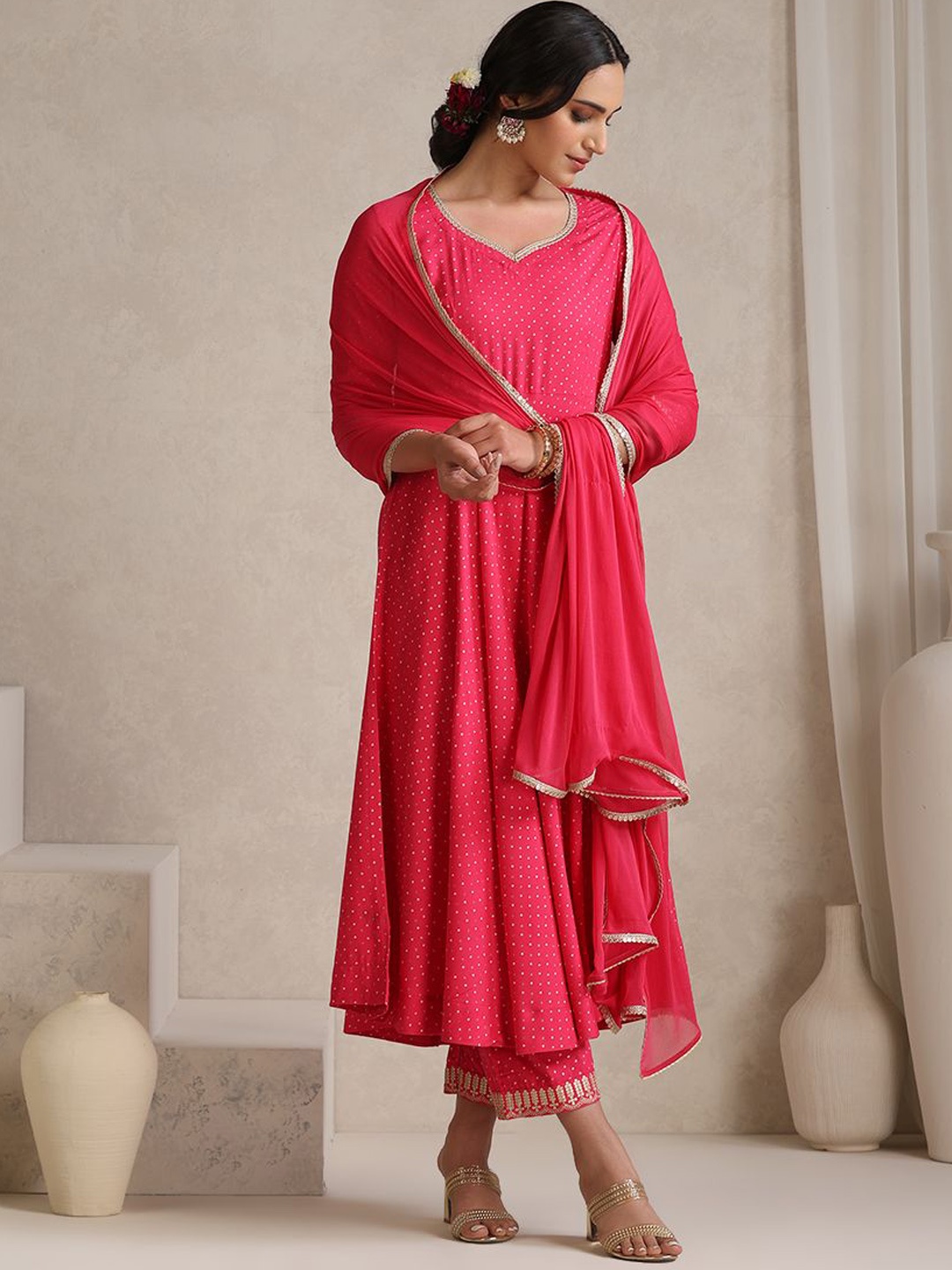 Khushal K Ethnic Motifs Printed Sweetheart Neck Panelled Kurta with Palazzos & Dupatta, Pink
Khushal K Ethnic Motifs Printed Sweetheart Neck Panelled Kurta with Palazzos & Dupatta, Pink