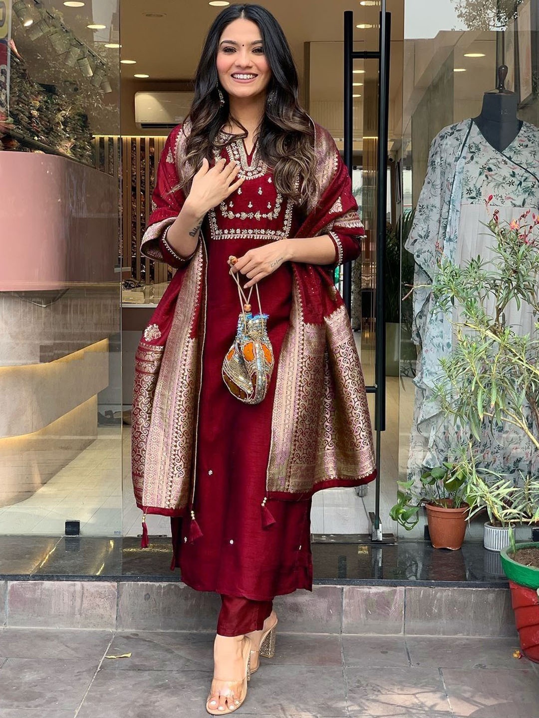 ZEEPKART Floral Embroidered Notch Neck Sequinned Straight Kurta With Trousers & Dupatta, Maroon
ZEEPKART Floral Embroidered Notch Neck Sequinned Straight Kurta With Trousers & Dupatta, Maroon
