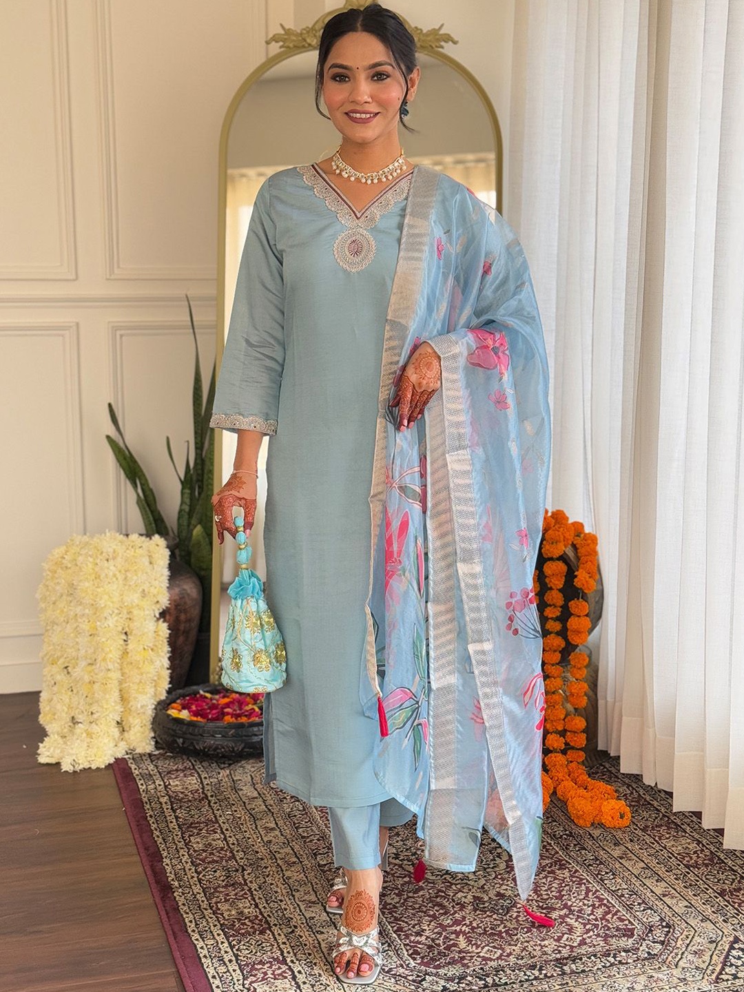Lilots Floral Yoke Design V-Neck Straight Raw Silk Kurta With Trousers And Dupatta, Grey
Lilots Floral Yoke Design V-Neck Straight Raw Silk Kurta With Trousers And Dupatta, Grey