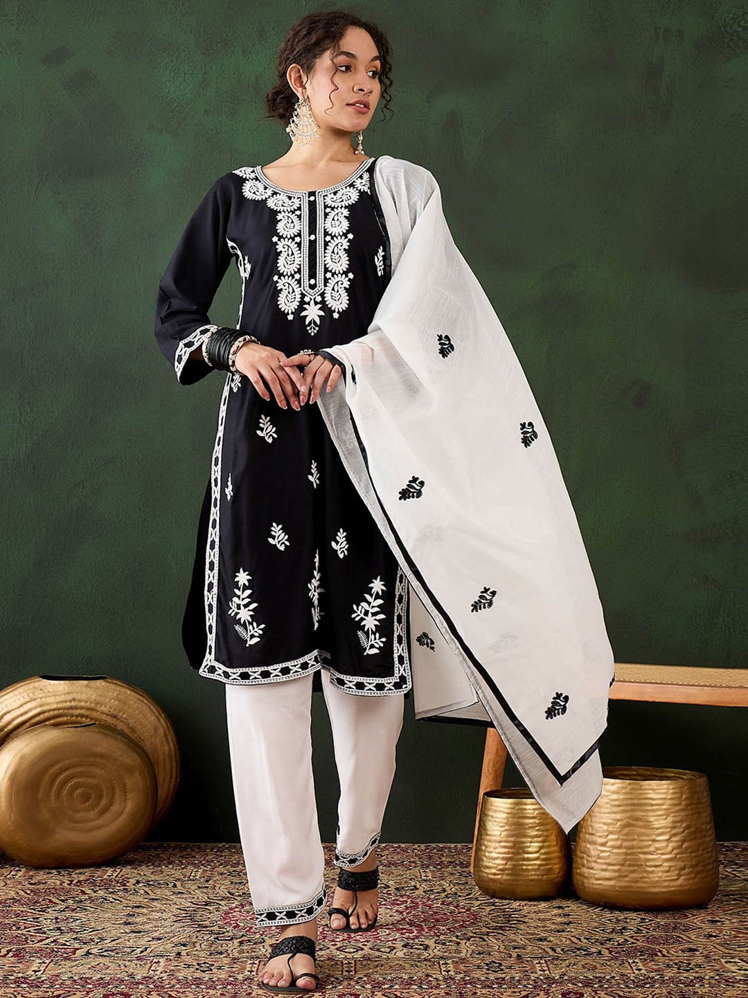 Maroosh Paisley Embroidered Round Neck Thread Work Straight Kurta With Trouser & Dupatta, Black
Maroosh Paisley Embroidered Round Neck Thread Work Straight Kurta With Trouser & Dupatta, Black