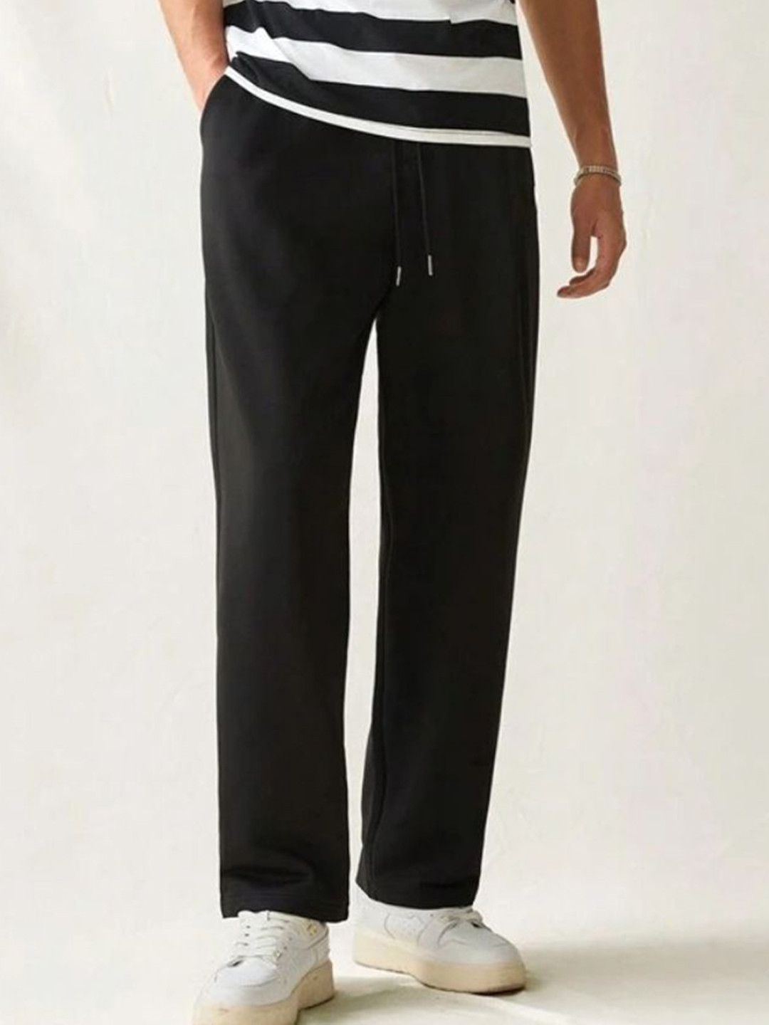 THE BEETEL HOUSE Men Relaxed Loose Fit Easy Wash Trousers, Black
THE BEETEL HOUSE Men Relaxed Loose Fit Easy Wash Trousers, Black