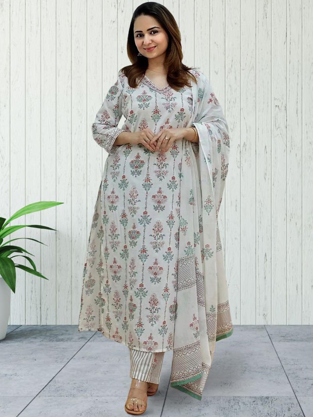 Moda Rapido Women Ethnic Motifs Printed Regular Kurta with Trousers & With Dupatta, White
Moda Rapido Women Ethnic Motifs Printed Regular Kurta with Trousers & With Dupatta, White