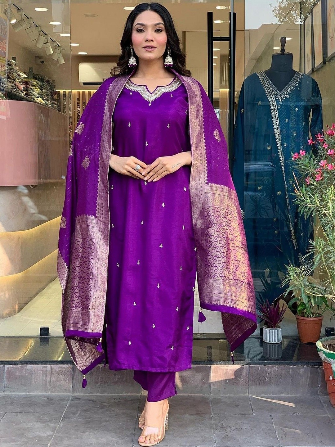 ZEEPKART Floral Embroidered Notch Neck Sequinned Straight Kurta With Trousers & Dupatta, Purple
ZEEPKART Floral Embroidered Notch Neck Sequinned Straight Kurta With Trousers & Dupatta, Purple