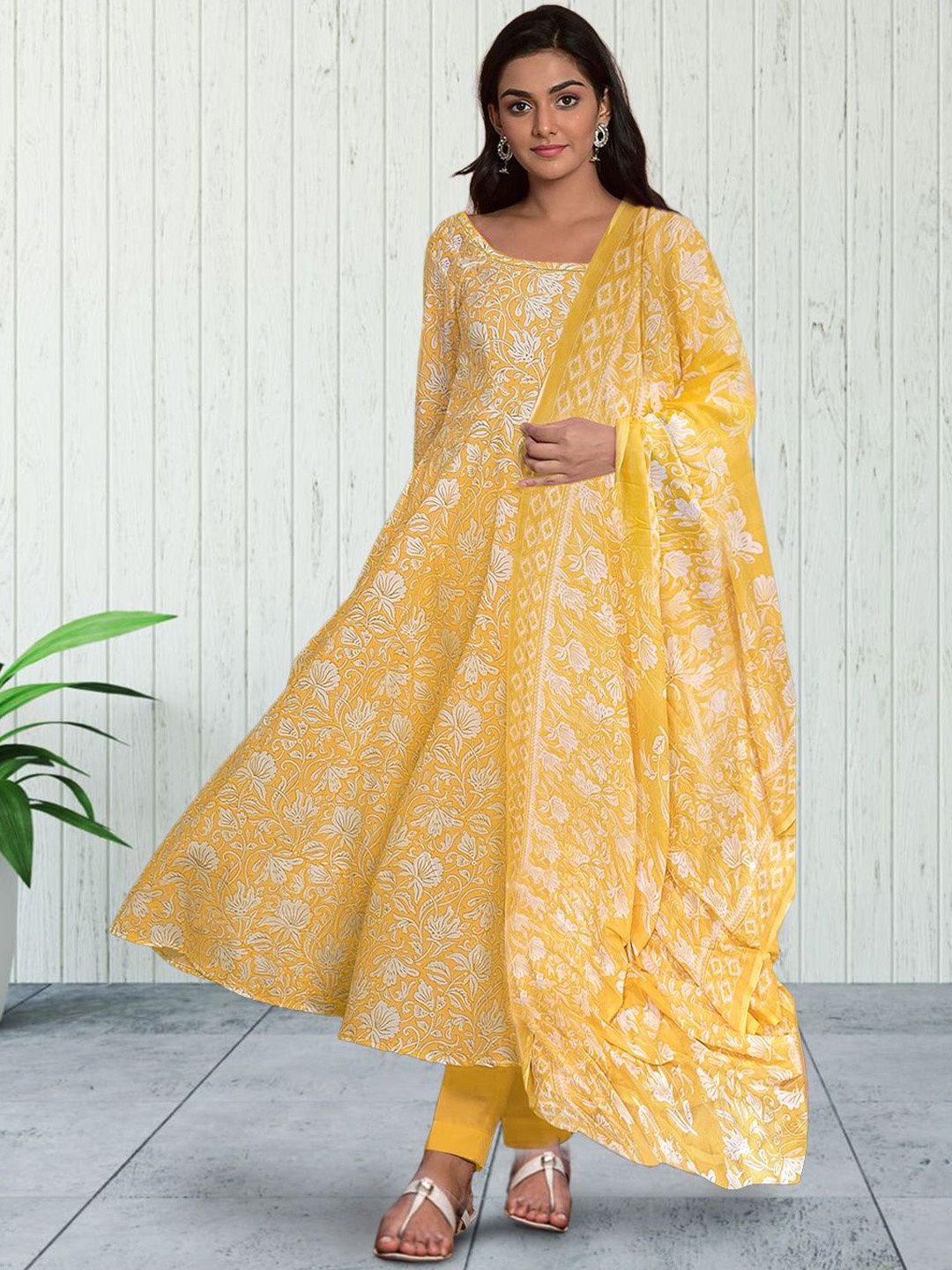 Moda Rapido Women Ethnic Motifs Printed Regular Kurta with Trousers & With Dupatta, Yellow
Moda Rapido Women Ethnic Motifs Printed Regular Kurta with Trousers & With Dupatta, Yellow