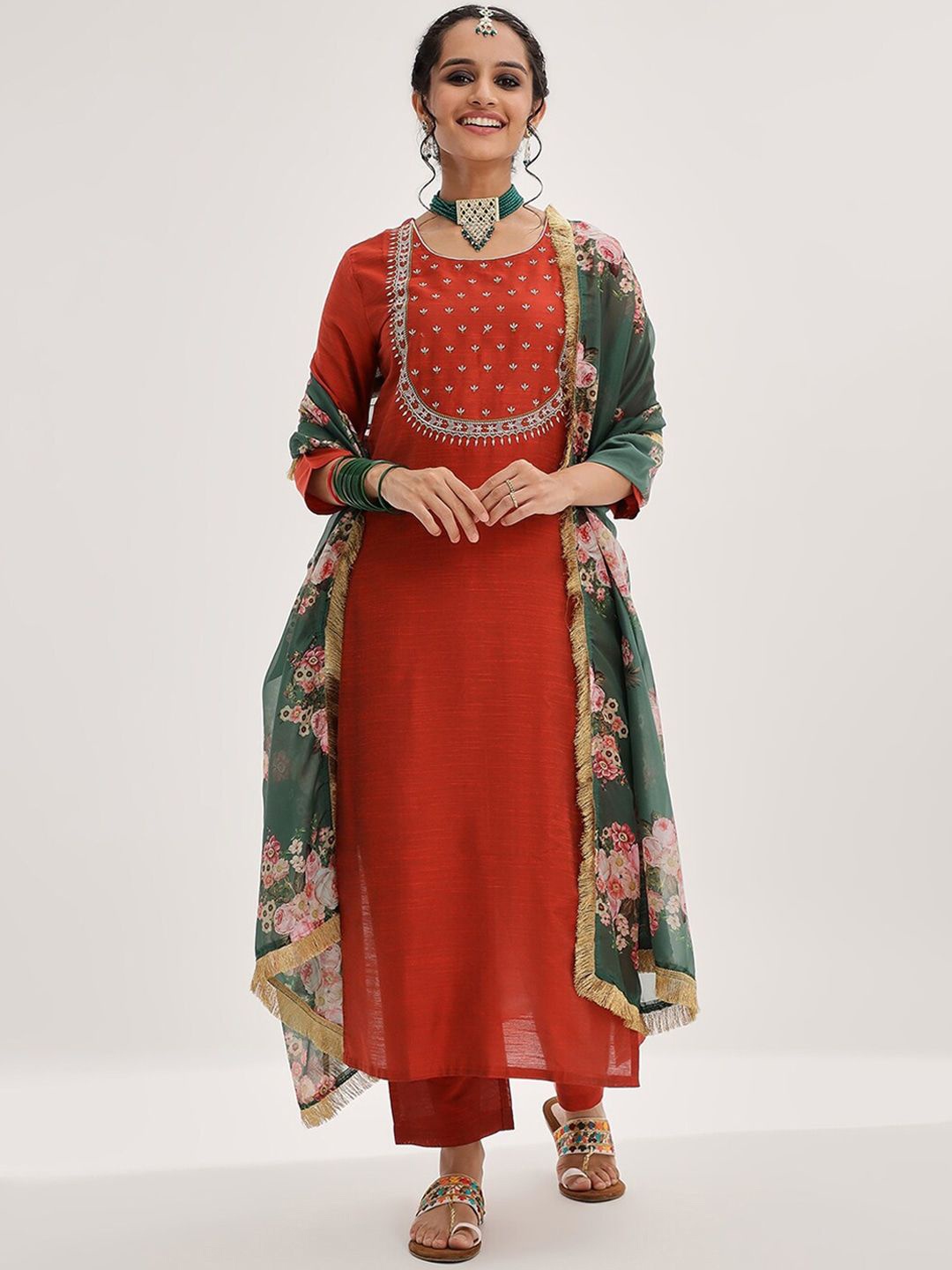 ZEEPKART Floral Embroidered Round Neck Sequinned Straight Kurta With Trousers & Dupatta, Orange
ZEEPKART Floral Embroidered Round Neck Sequinned Straight Kurta With Trousers & Dupatta, Orange
