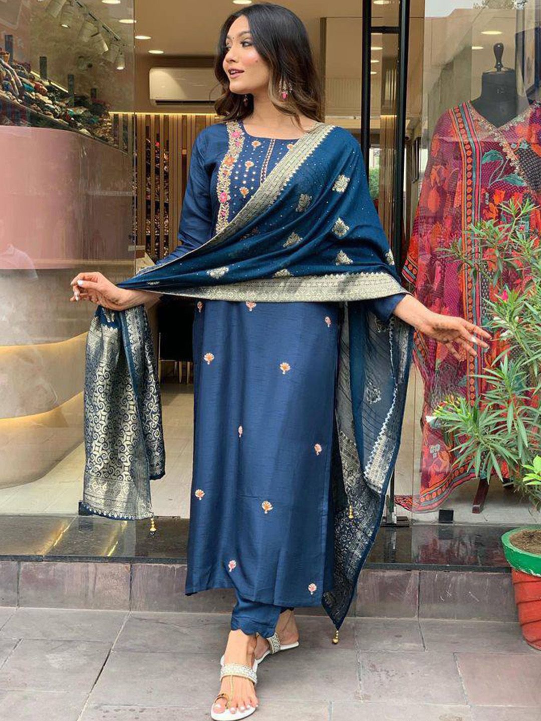 Lilots Embroidered Regular Round Neck Thread Work Kurta With Trousers And Dupatta, Blue
Lilots Embroidered Regular Round Neck Thread Work Kurta With Trousers And Dupatta, Blue