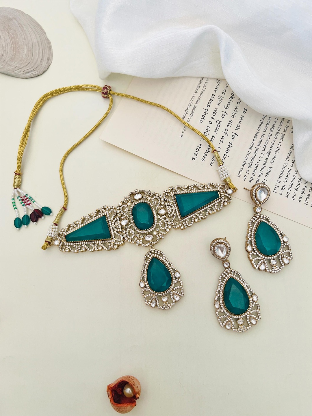ABDESIGNS Sophisticated Gold Plated Polki American Diamond Necklace Jewellery Set
ABDESIGNS Sophisticated Gold Plated Polki American Diamond Necklace Jewellery Set