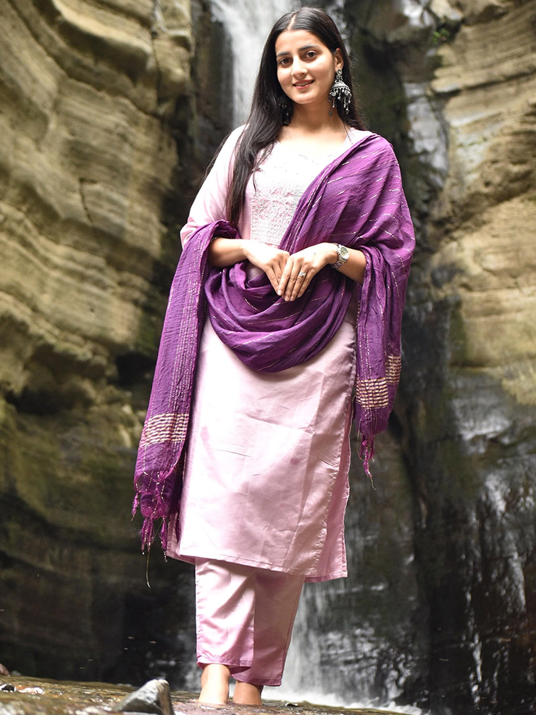 zinzraa Floral Embroidered Round Neck Straight Kurta With Trousers & Dupatta, Lavender
zinzraa Floral Embroidered Round Neck Straight Kurta With Trousers & Dupatta, Lavender