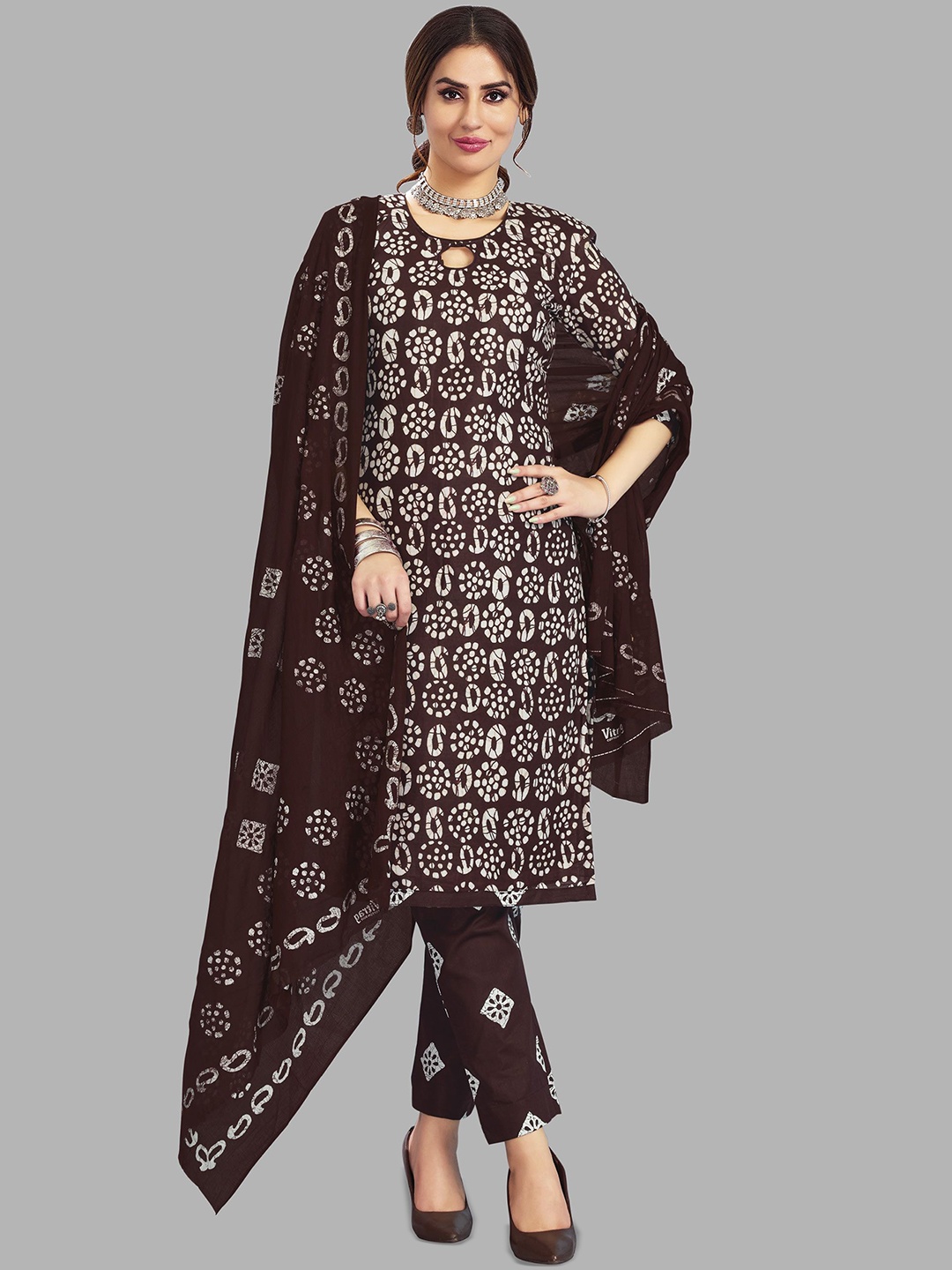 shree jeenmata collection Paisley Printed V-Neck Pure Cotton Kurta with Trouser & Dupatta, Camel brown
shree jeenmata collection Paisley Printed V-Neck Pure Cotton Kurta with Trouser & Dupatta, Camel brown