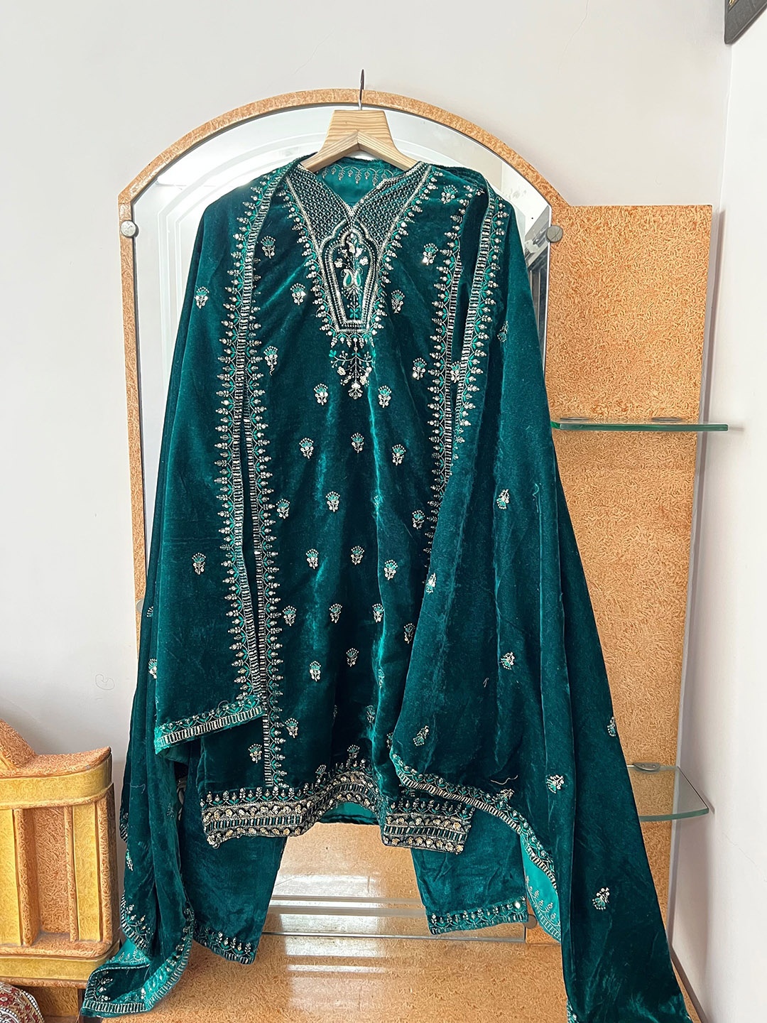 ZIBLON Ethnic Motifs Embroidered Velvet Thread Work Pakistani Style Kurta With Pyjamas, Teal
ZIBLON Ethnic Motifs Embroidered Velvet Thread Work Pakistani Style Kurta With Pyjamas, Teal